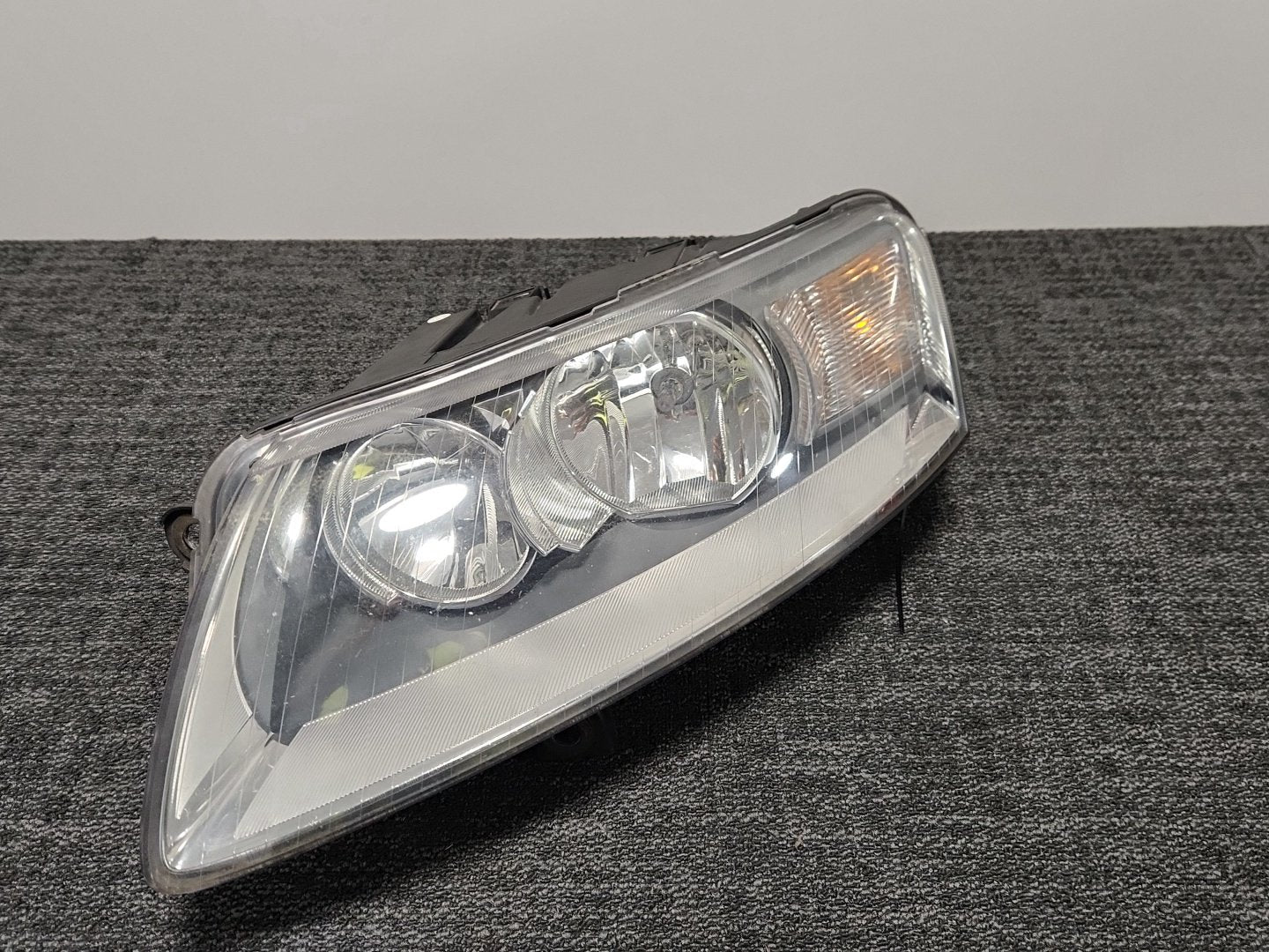 Audi A6 Quattro MK3 (4F) (C6) Estate Front Left N/S Passenger Headlight