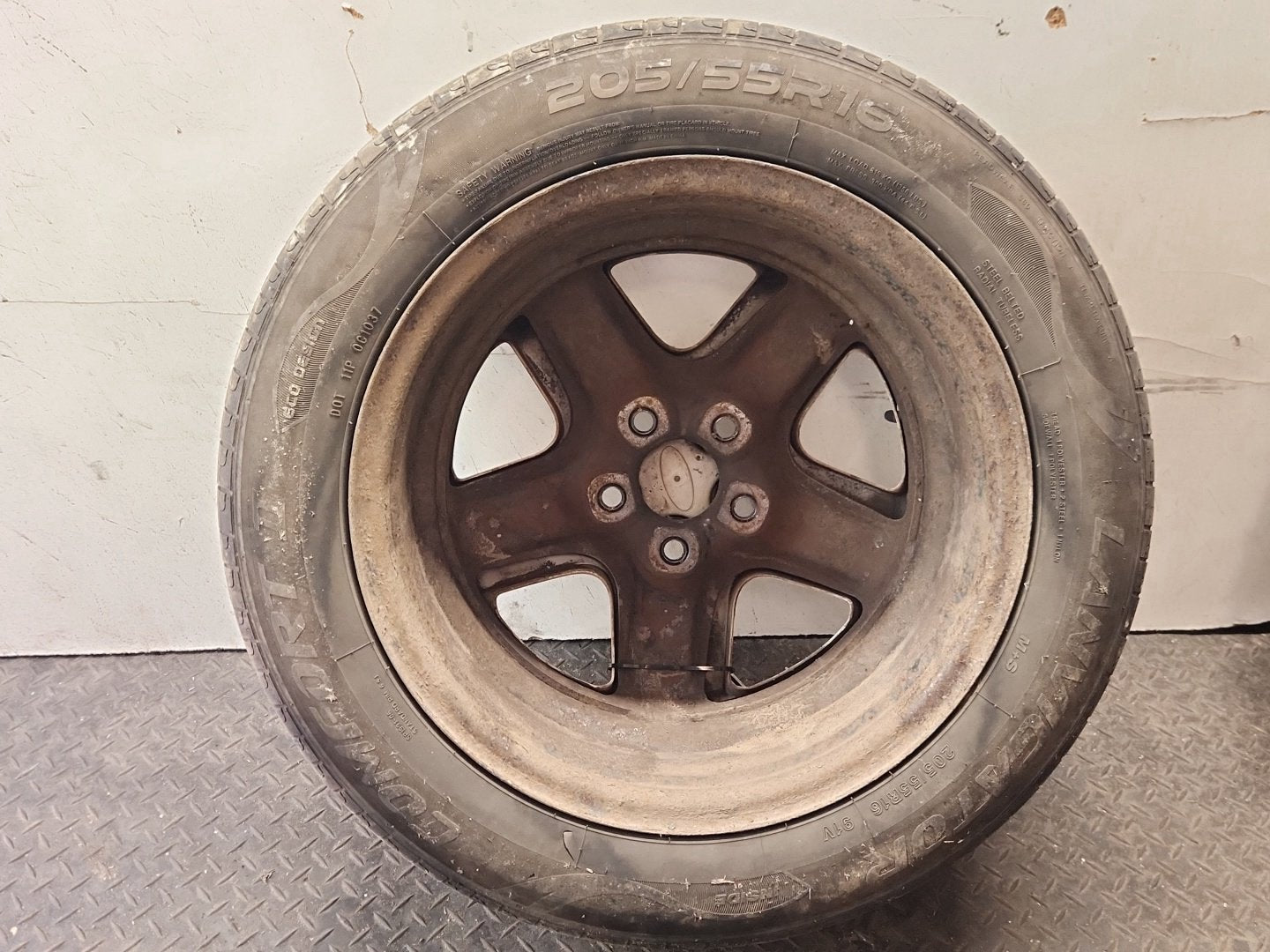 Ford C-Max MK1 FL (C214) 16" Alloy Wheel with Tyre 205/55/16 ~5mm