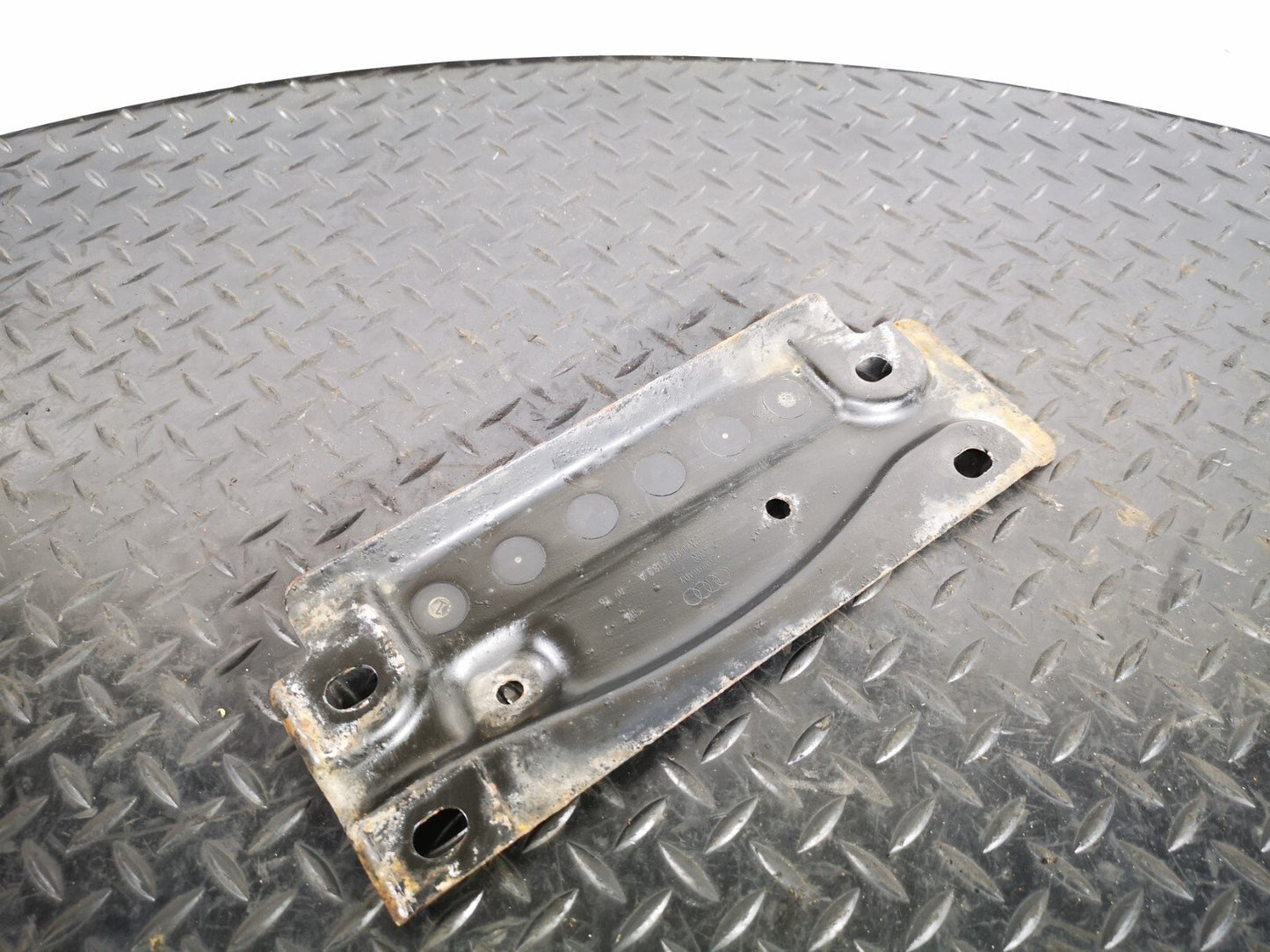 16-19 AUDI A4 B9 S-LINE GENUINE 2.0TDI MUFFLER MOUNT BRACKET PLATE 8W0803183A