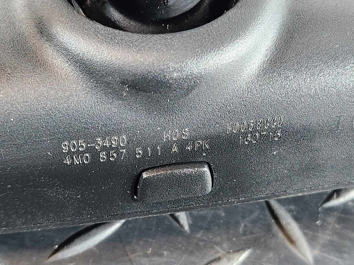 Audi Unknown Part Type 4M0857511A
