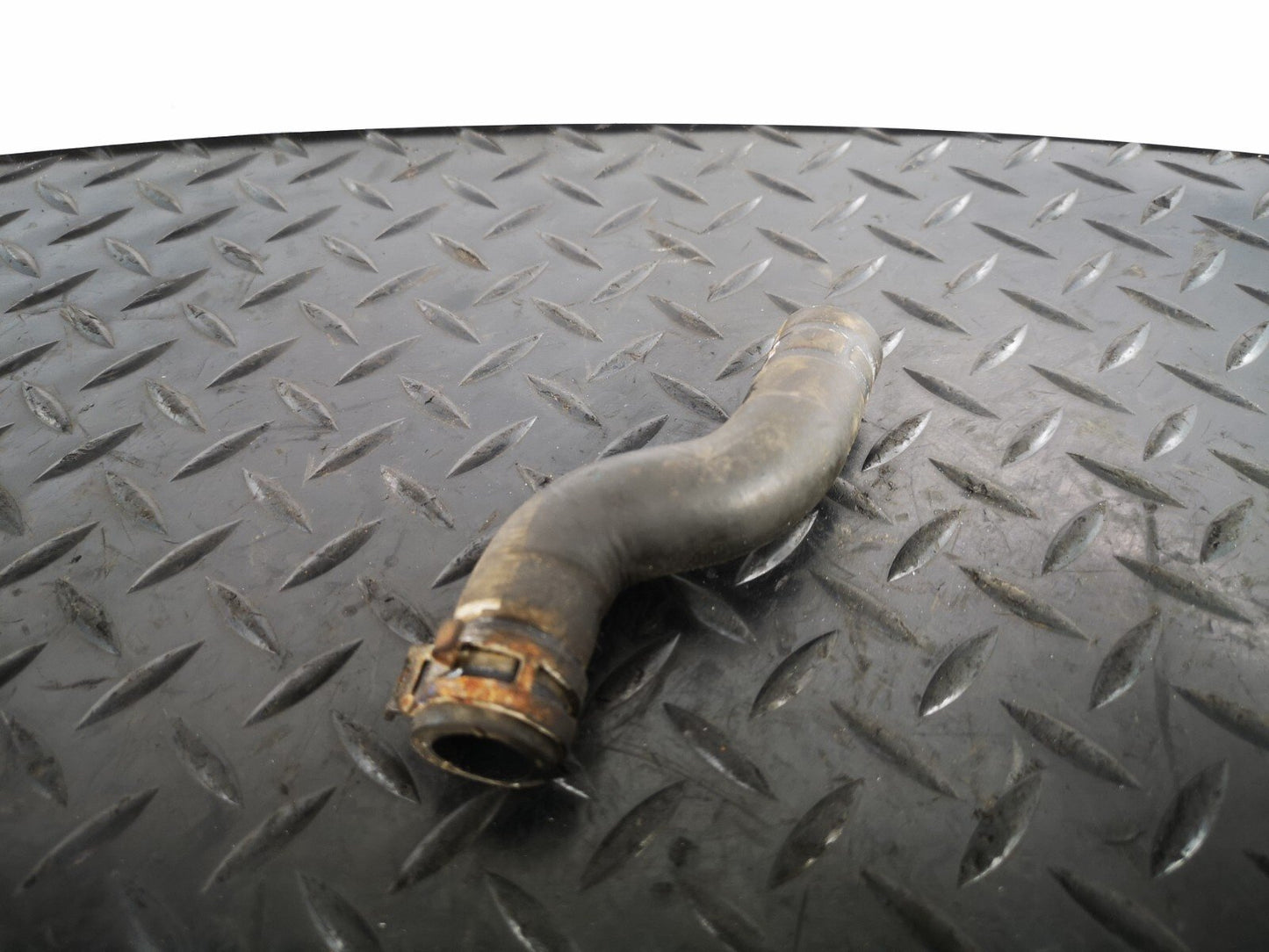 16-19 AUDI A4 B9 S-LINE GENUINE V6 3.0TDI CSW ENGINE COOLANT HOSE 8W0121449C