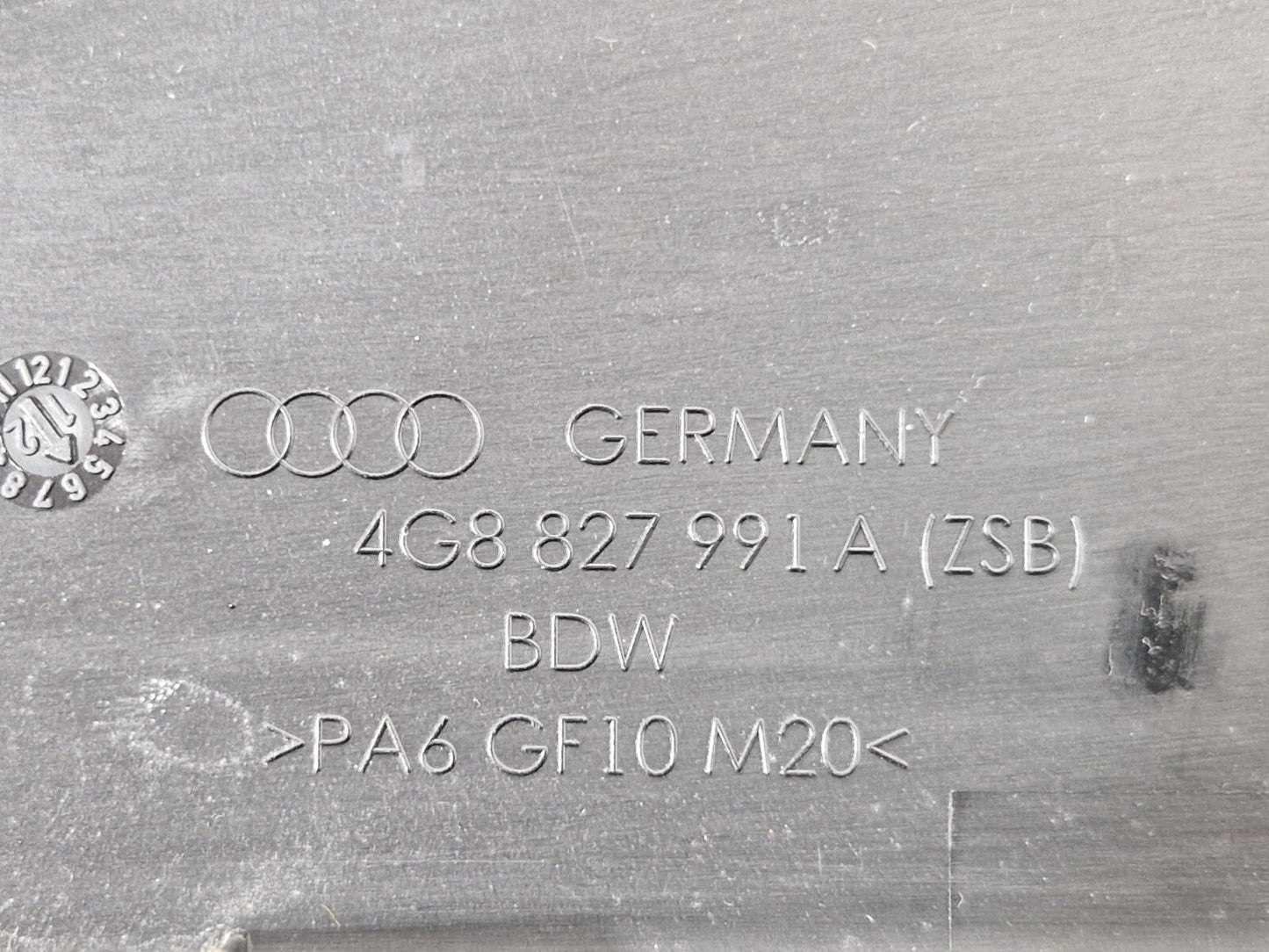 10-18 AUDI A7 4G S-LINE REAR LEFT TAILGATE HINGE COVER TRIM 4G8827991A