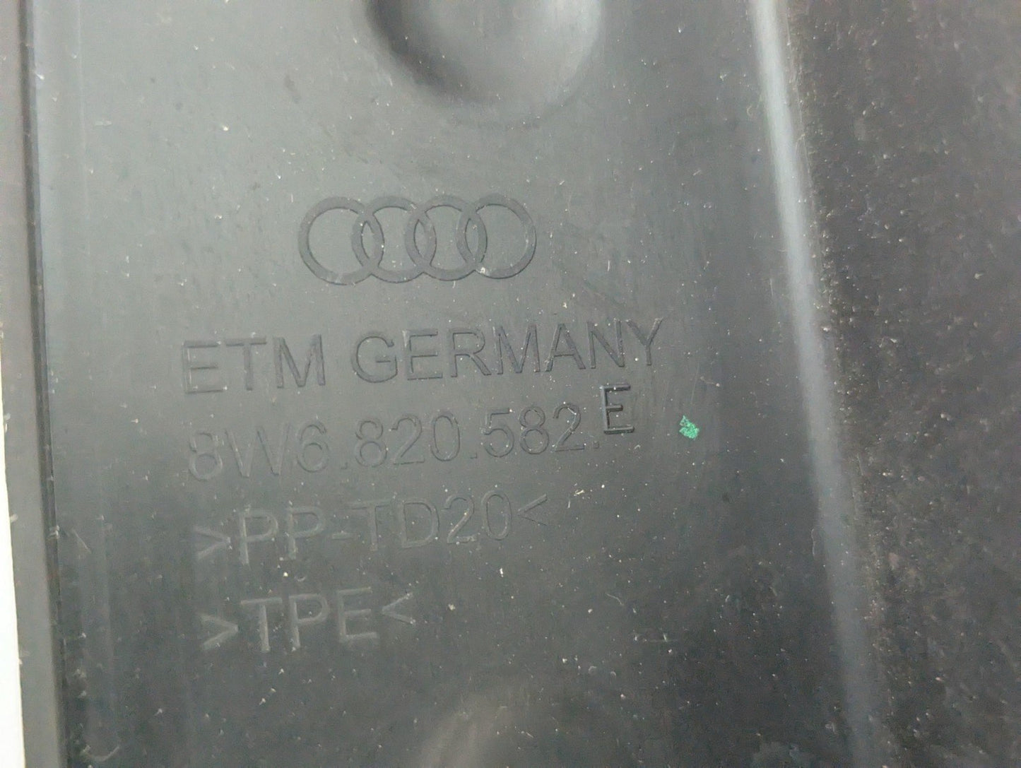 AUDI A5 8W6 HOLDER SEAL INSULATION FENDER FRONT RIGHT 8W6820582E