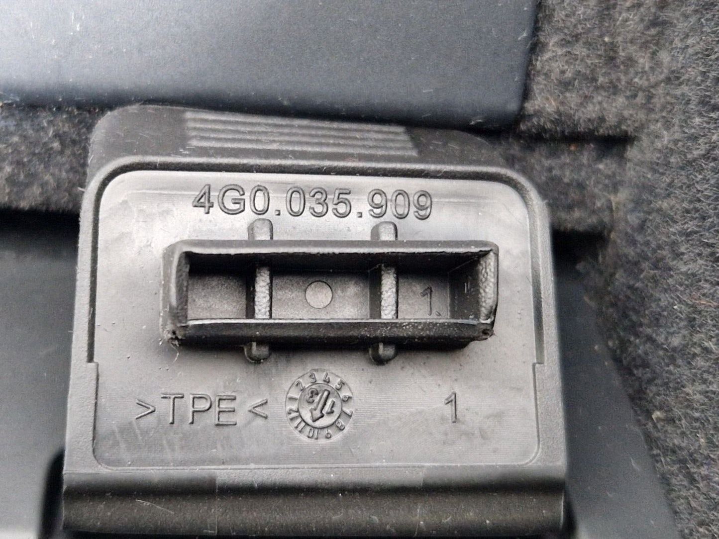 10-18 AUDI A7 4G S-LINE CENTRE CONSOLE STORAGE TRAY MEDIA INTERFACE 4G0864981C