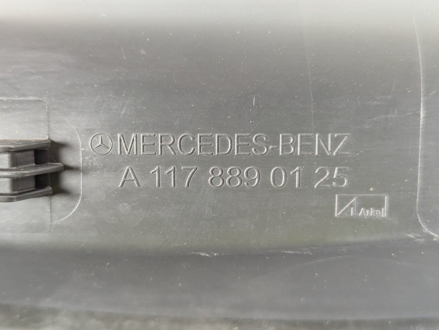 13-19 MERCEDES BENZ CLA C117 FRONT GUARD FENDER PILLAR TRIM LHS A1178890125