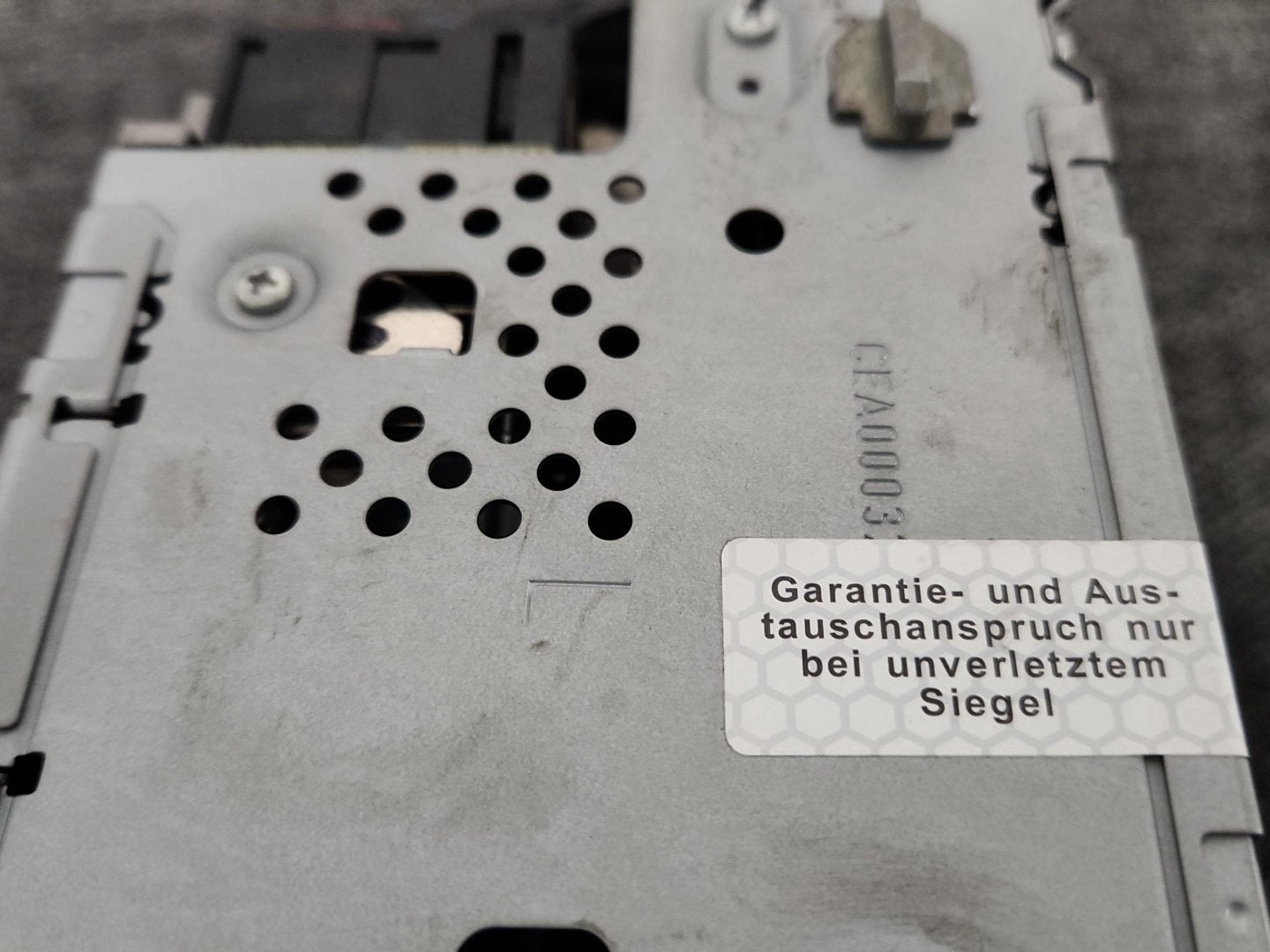 Audi A4 B7 Genuine Radio Stereo CD Player Head Unit 8E0035195AB