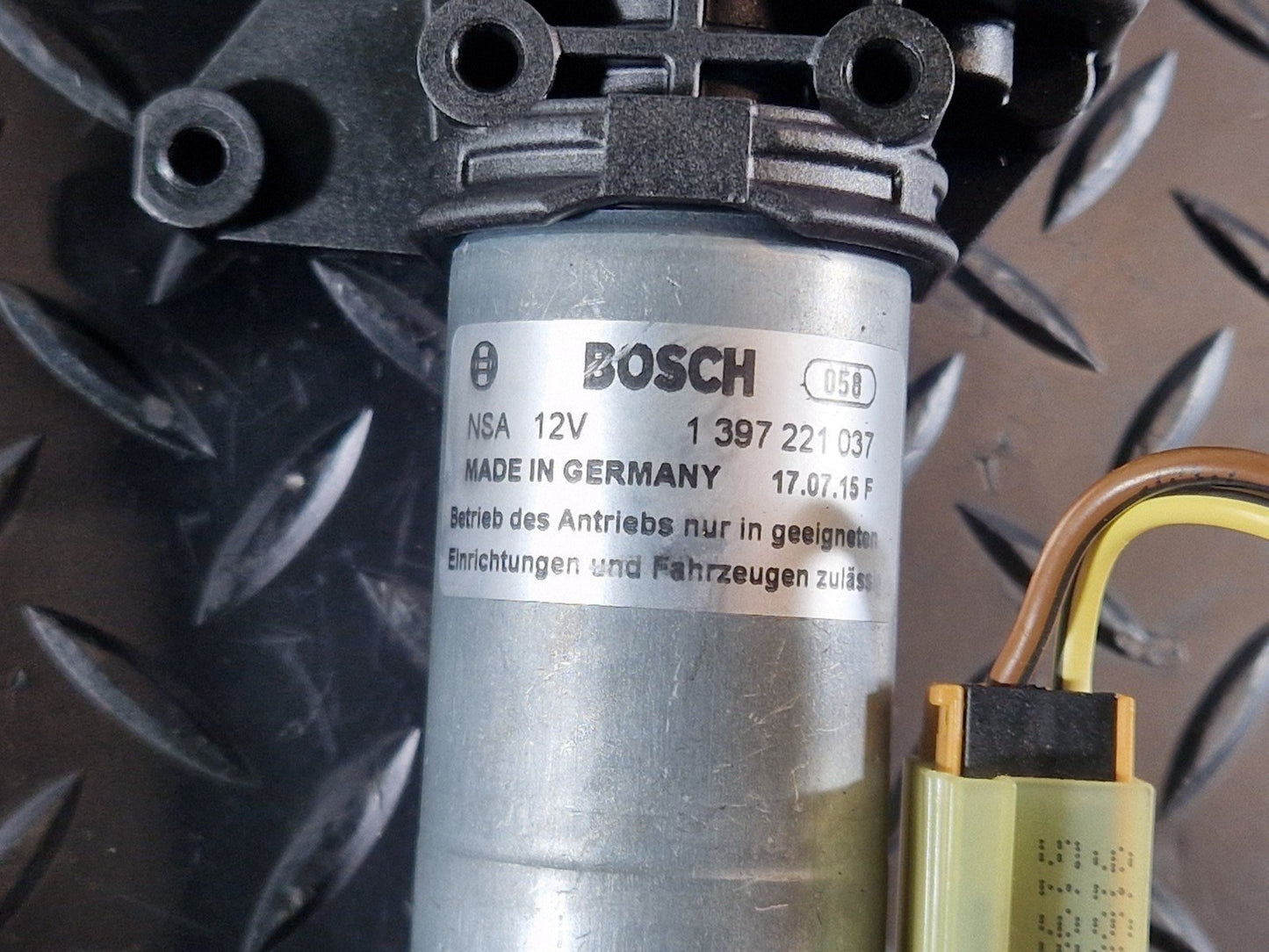 16-20 AUDI Q7 4M GENUINE REAR RIGHT O/S/R TAILGATE LIFT MOTOR & HINGE 4M0827852A