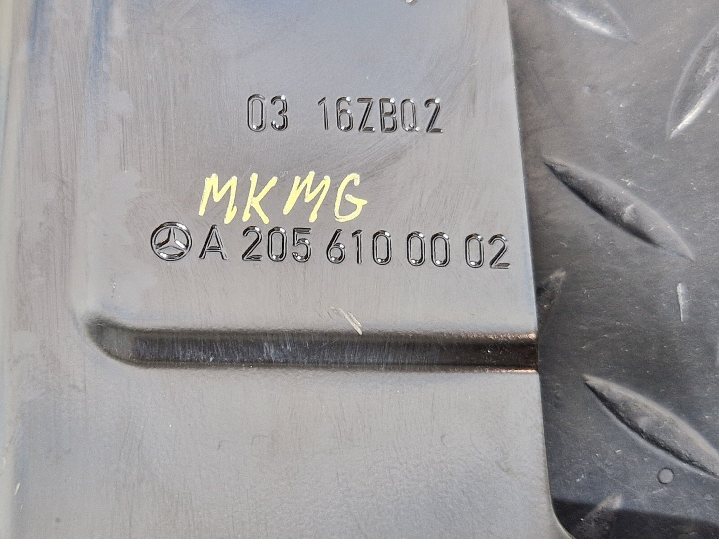 14-21 MERCEDES BENZ W205 OEM BOOT TRUNK FLOOR RIGHT SUPPORT BRACKET A2056100002