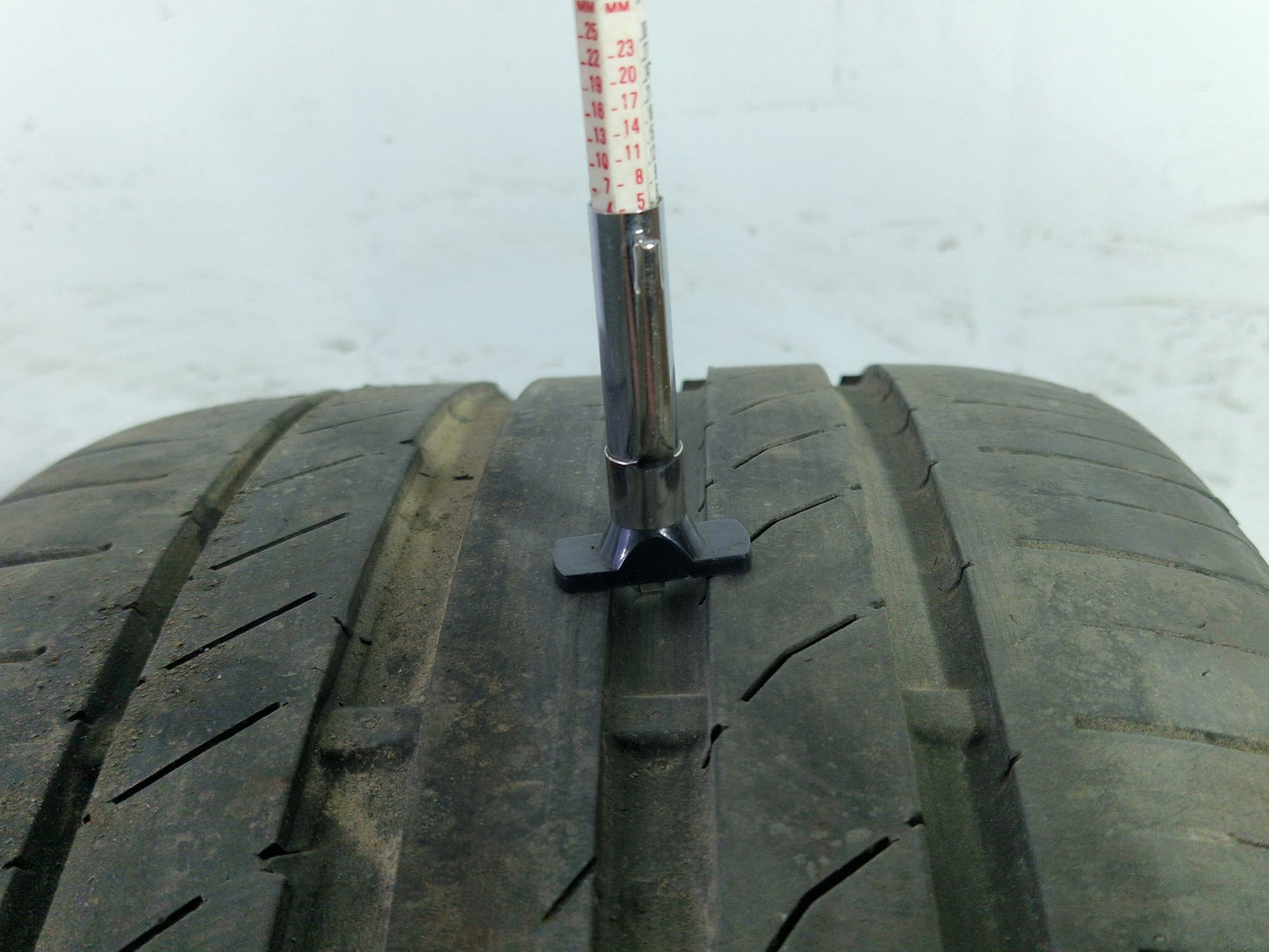 BMW 116i E87 Genuine 17" Alloy Wheel with Continental Tyre 225/45/17 5mm