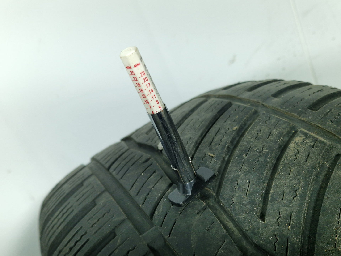 Ford C-Max MK1 17" Alloy Wheel with Tyre 4mm 225/55/17