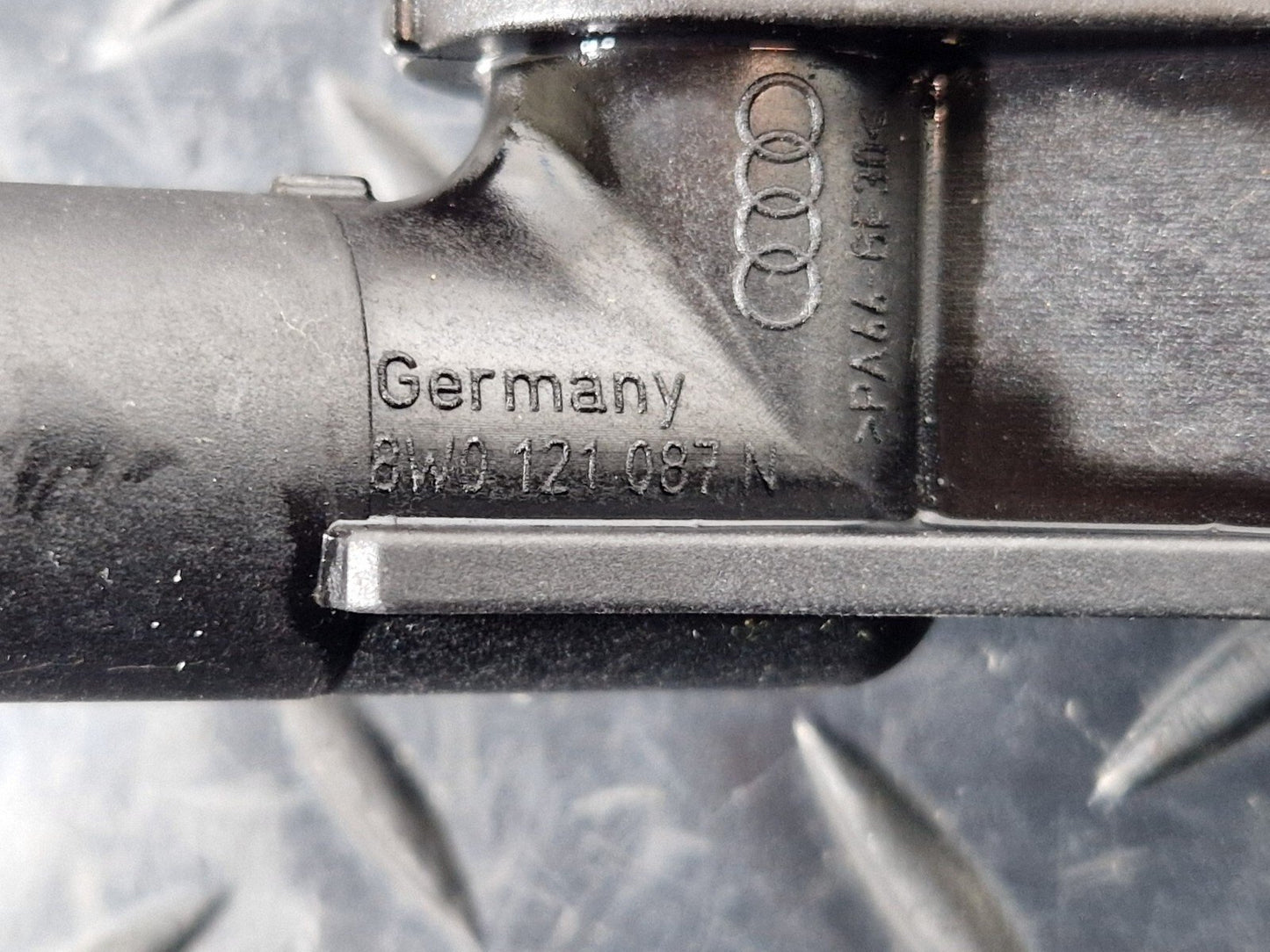16-23 AUDI S5 COUPE 3.0TFSI GENUINE WATER PIPE HOSE CONNECTION 8W0121087N