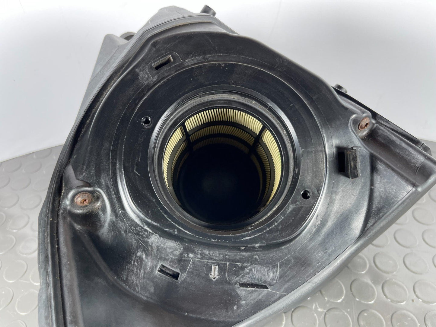 Audi A4 B9 1.4 petrol Air Filter Housing 8W0133835F
