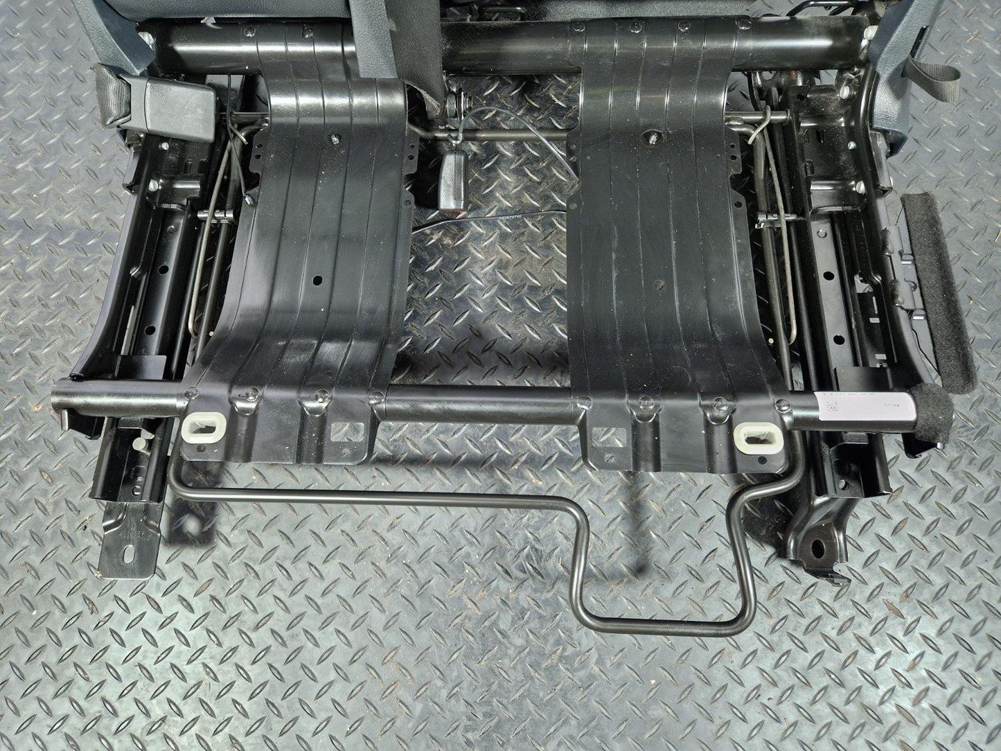 19-ON MERCEDES BENZ B CLASS W247 REAR LEFT N/S DOUBLE SEAT WITH BENCH BRACKET