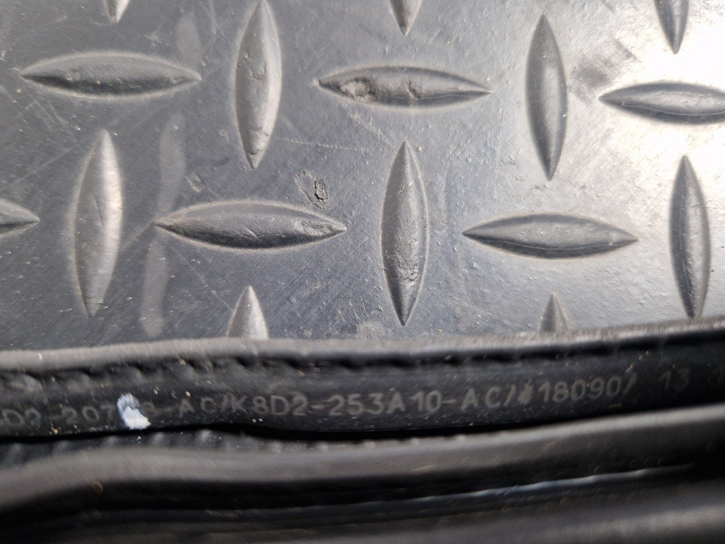 19-ON RANGE ROVER EVOQUE L551 GENUINE REAR LEFT N/S DOOR SEAL K8D2-253A10-AC