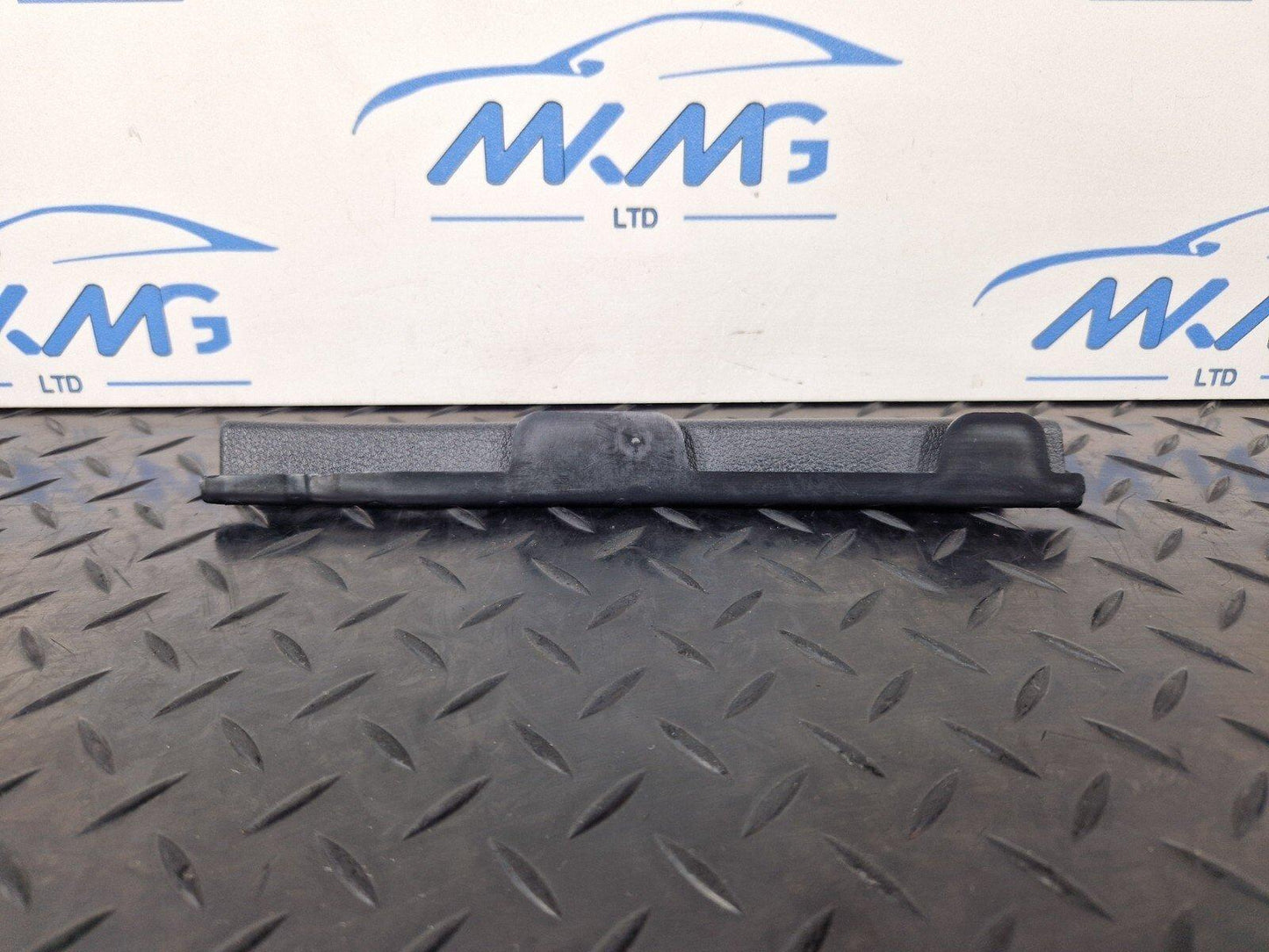 16-19 AUDI A4 B9 GENUINE RIGHT DRIVER SIDE A PILLAR BRACKET 8W0868204