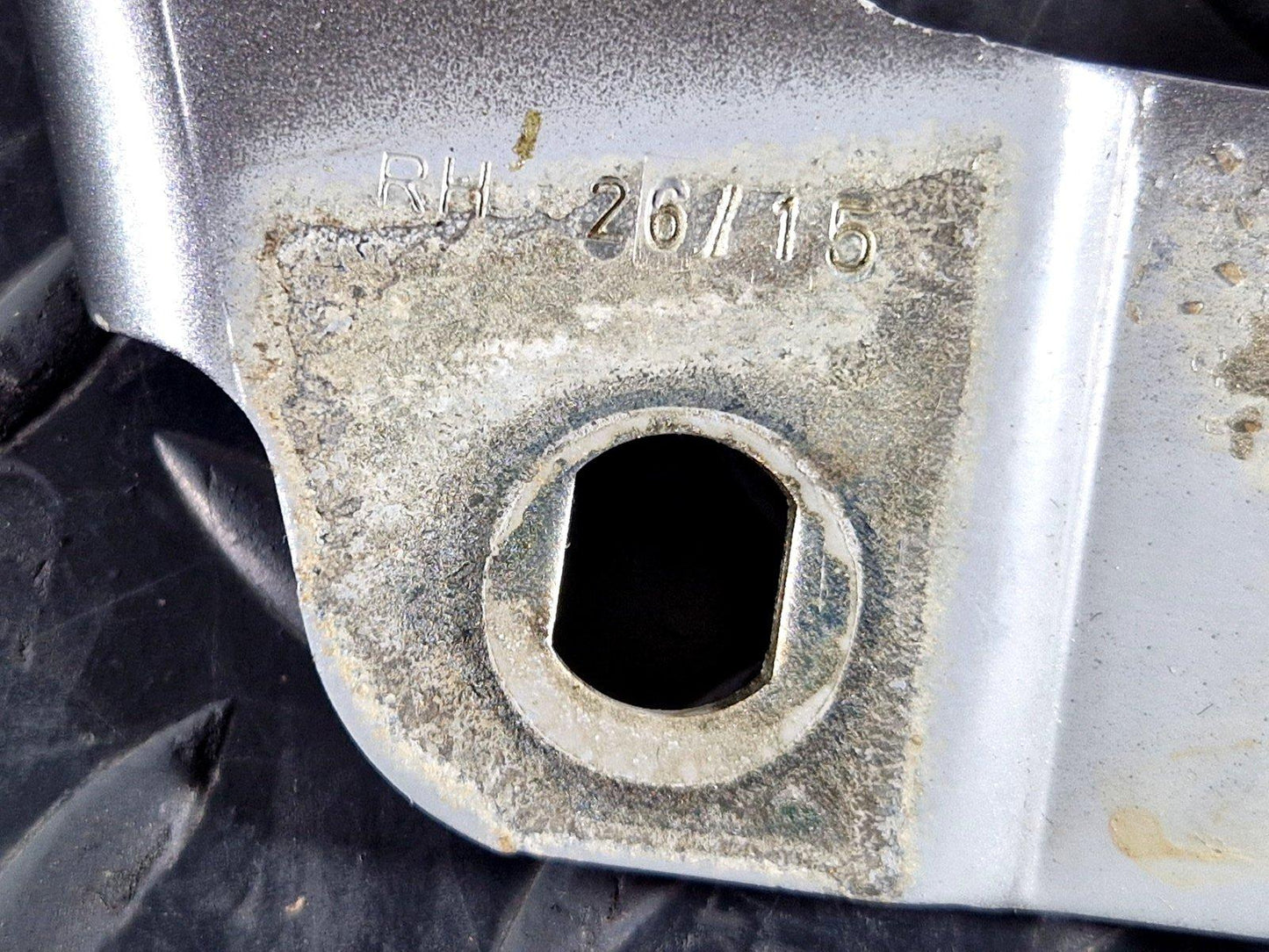 14-19 LAND ROVER L550 DISCOVERY SPORT OEM O/S  RIGHT BONNET HINGE FK7216800AE