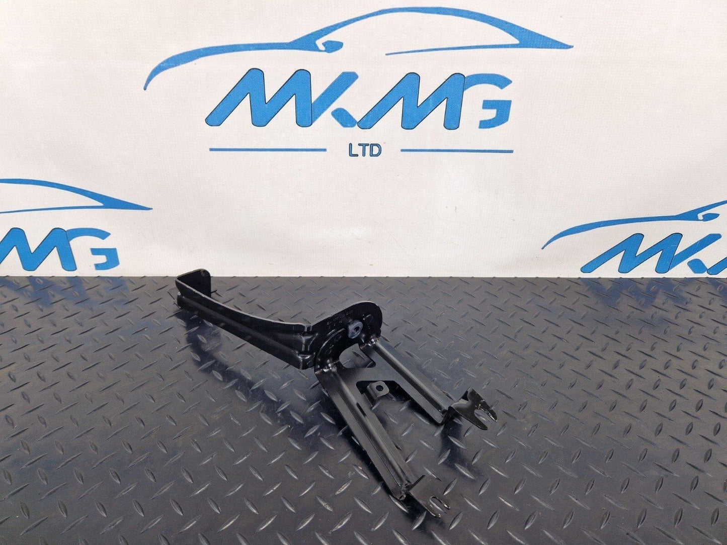 19-ON MERCEDES BENZ B CLASS W247 ABS PUMP MOUNT BRACKET SUPPORT A1774303400