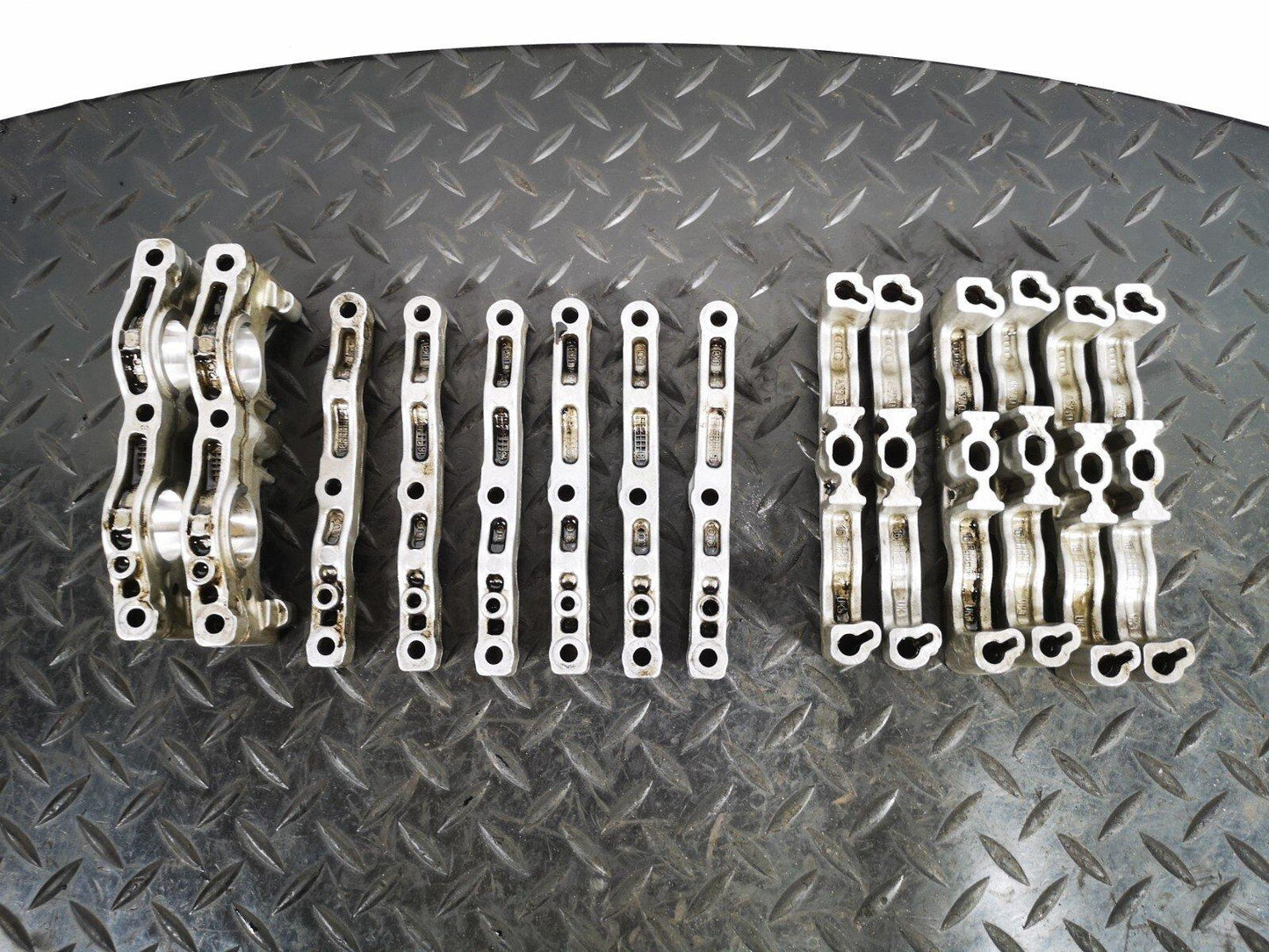 16-19 AUDI A4 B9 S-LINE GENUINE V6 3.0TDI CSW SET OF CAMSHAFTS MOUNT BRACKETS