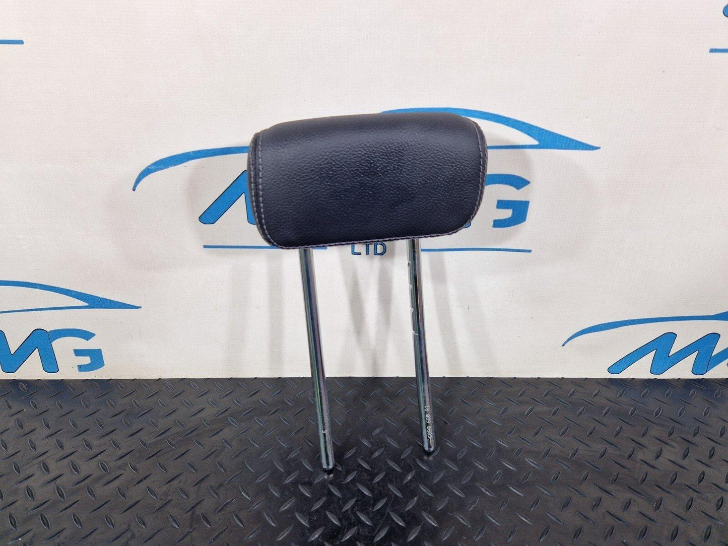 14-21 MERCEDES BENZ C200 W205  GENUINE REAR NS/OS SEAT BLACK LEATHER HEADREST
