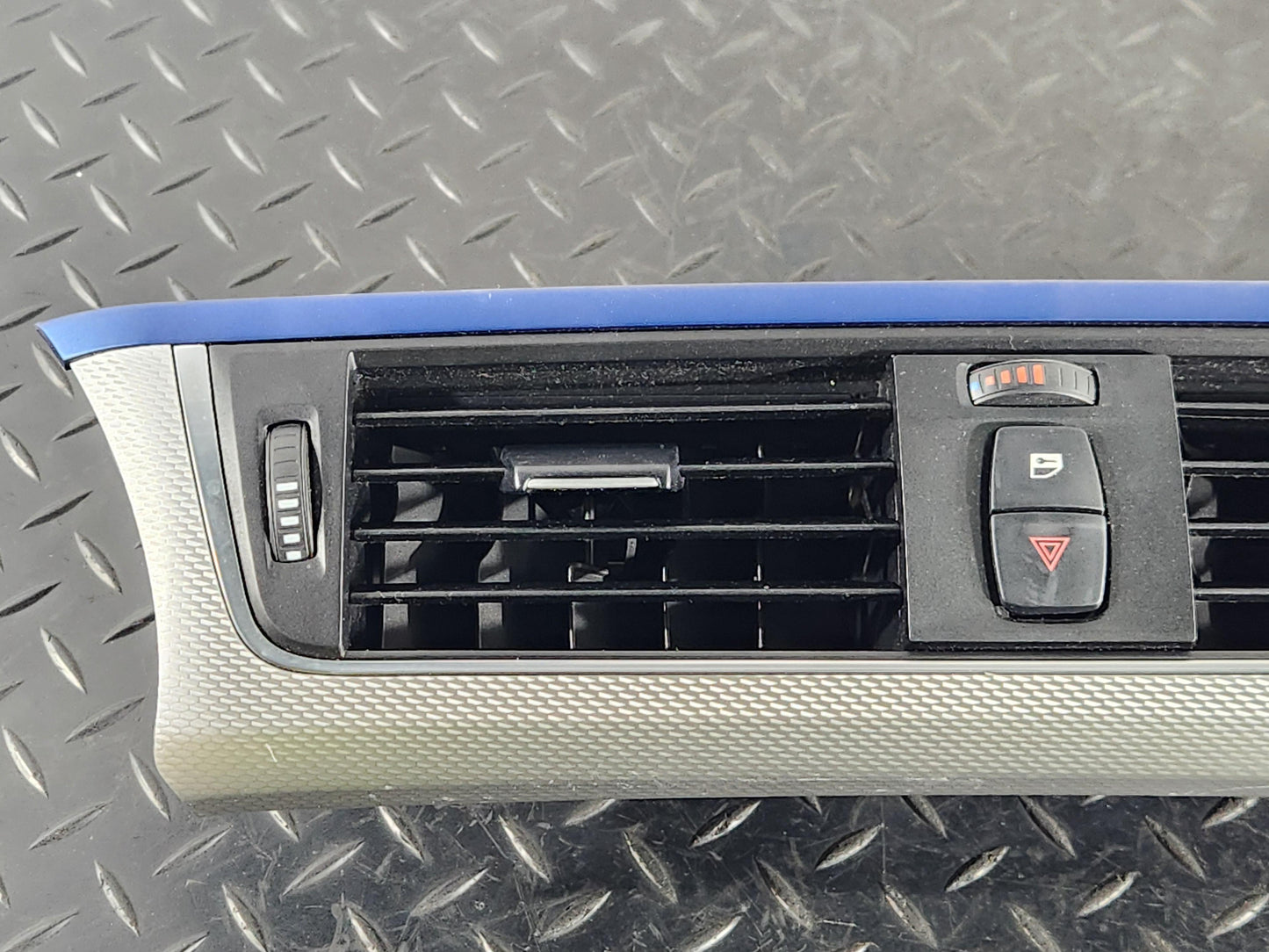 BMW 118i F40 Hatchback Genuine Interior Centre Dashboard Vents Trim 9347436