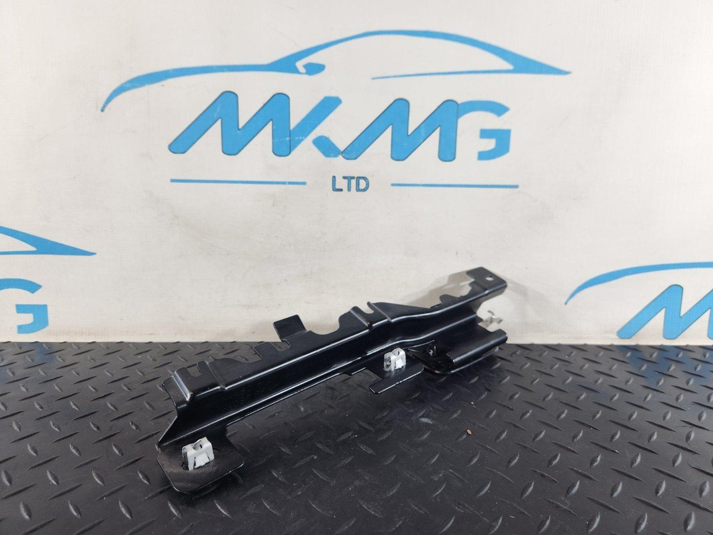 16-22 MERCEDES BENZ X253 GENUINE REAR ROOF HANDLE BRACKET A2538150531