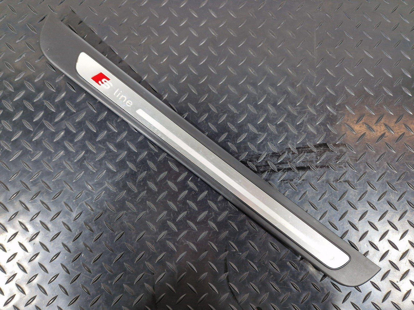 10-18 AUDI A7 4G S-LINE GENUINE OEM RIGHT FRONT ENTRY STRIP 4G8853374