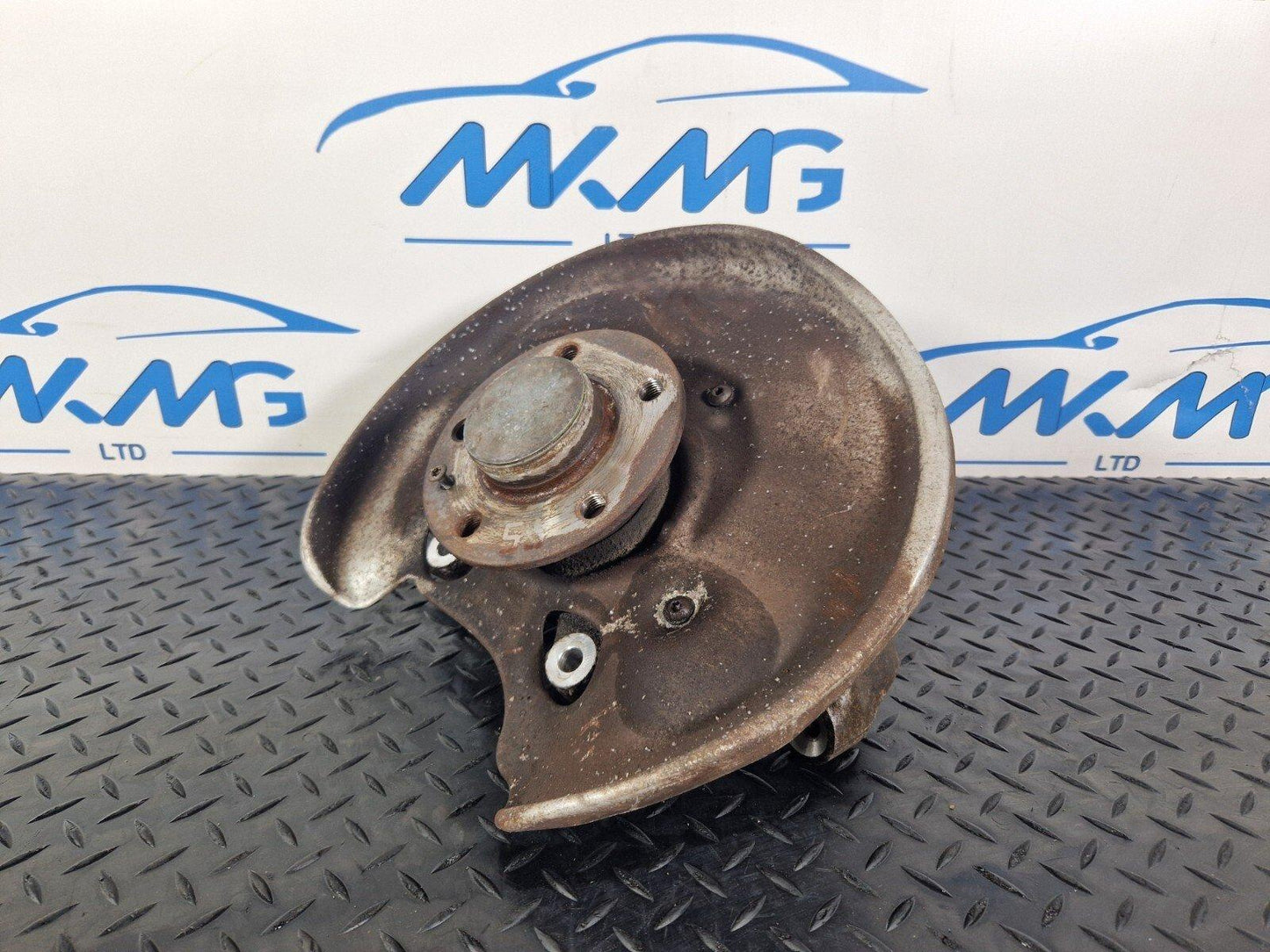 16-19 AUDI A4 B9 N/S/R REAR LEFT SIDE WHEEL HUB & BEARING 8W0505435T 8W0615611