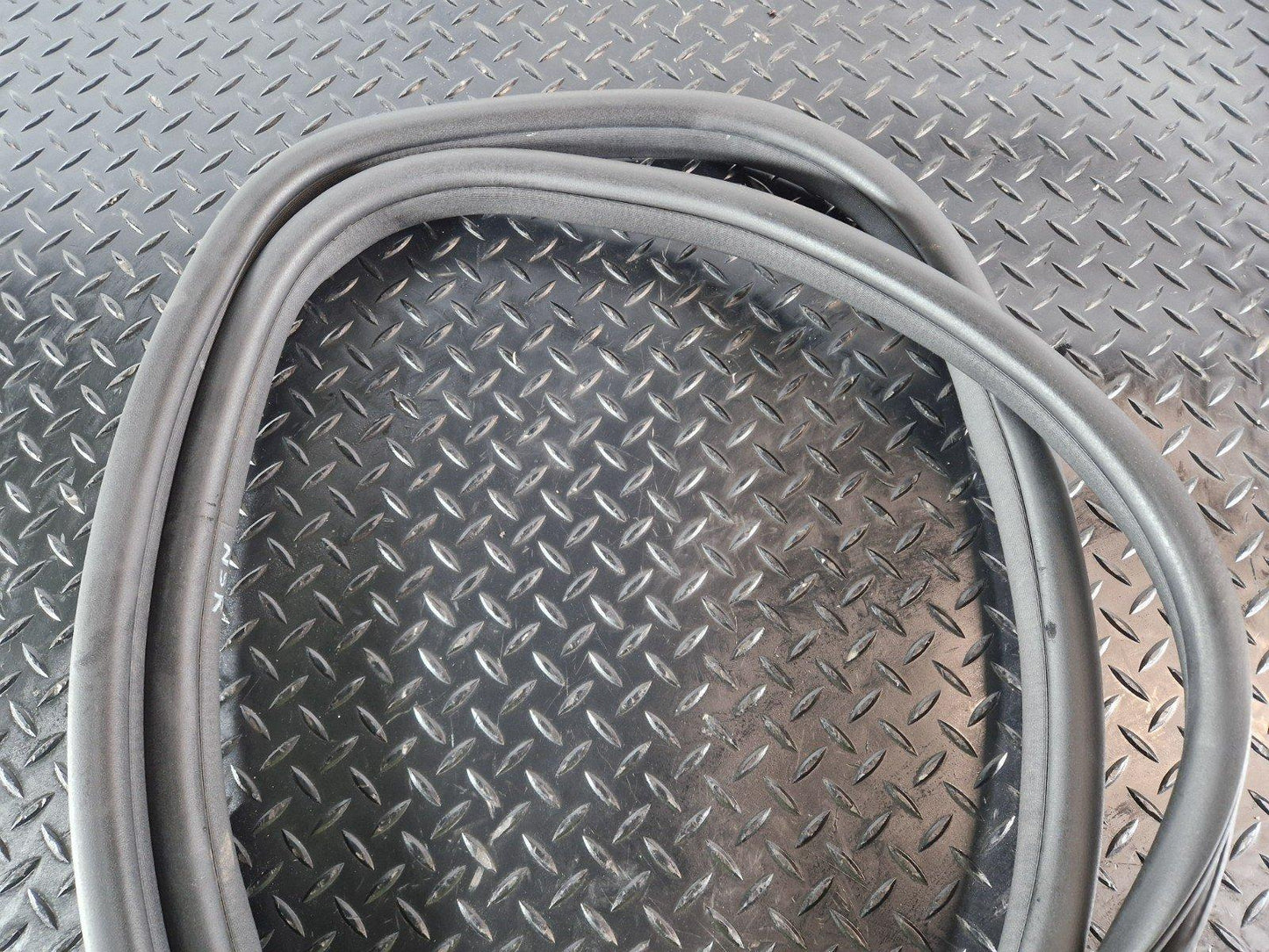 16-22 MERCEDES BENZ X253 REAR DOOR RUBBER SEAL FITS LEFT & RIGHT A2536970251