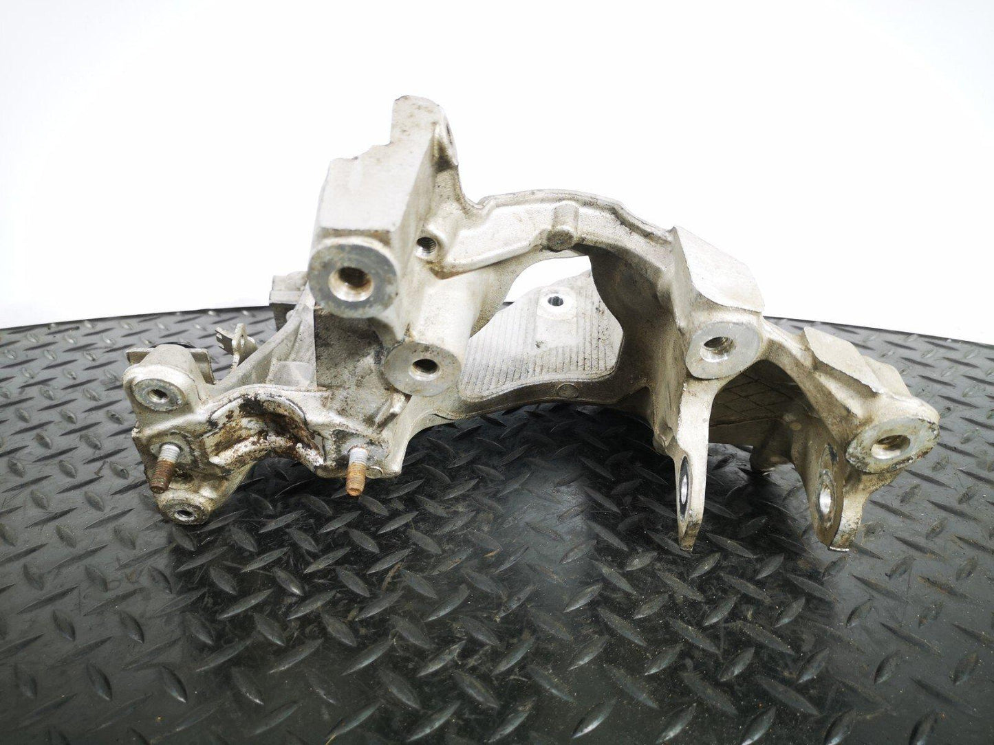 16-19 AUDI A4 B9 GENUINE 1.4 TFSI FRONT RIGHT SIDE SUBFRAME BRACKET 8W0399296E