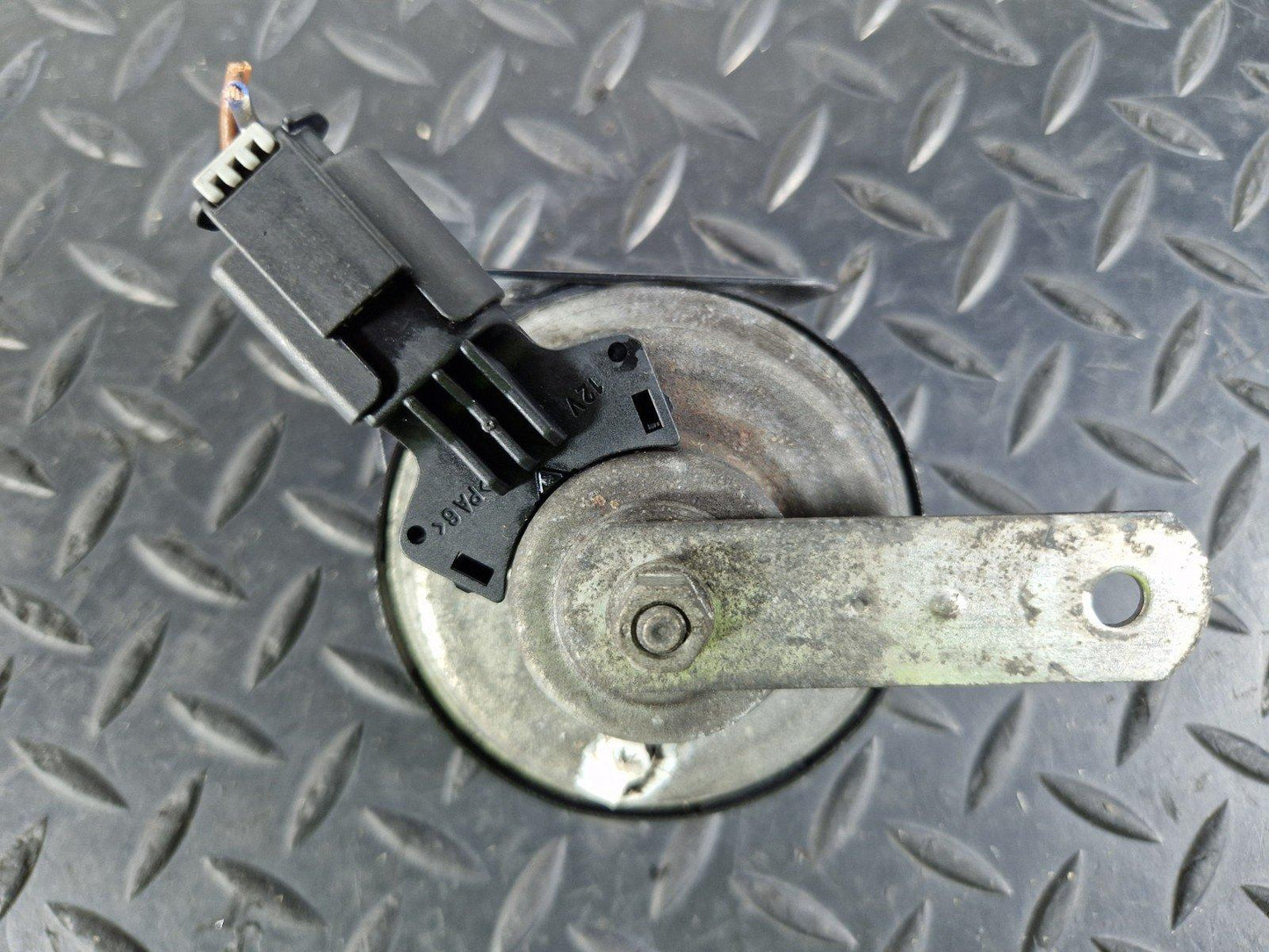 11-19 MERCEDES BENZ ML W166 GENUINE HIGH TONE HORN SIGNAL HORN A0065427720