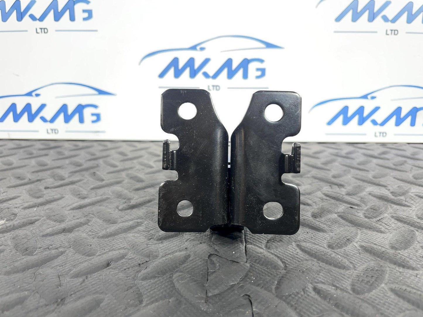 16-19 AUDI A4 B9 AVANT GENUINE REAR CENTRE SEAT BRACKET 8W0886177