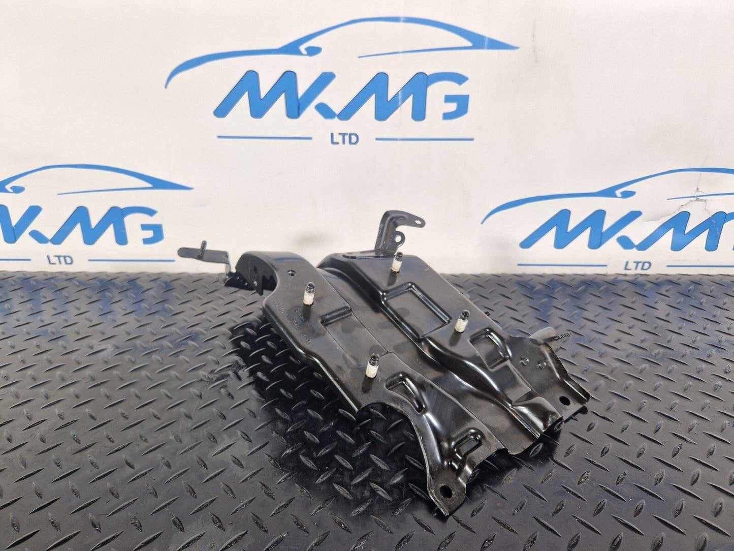 19-ON MERCEDES BENZ CLA C118 ENGINE BAY SUPPORT BRACKET A2475450700