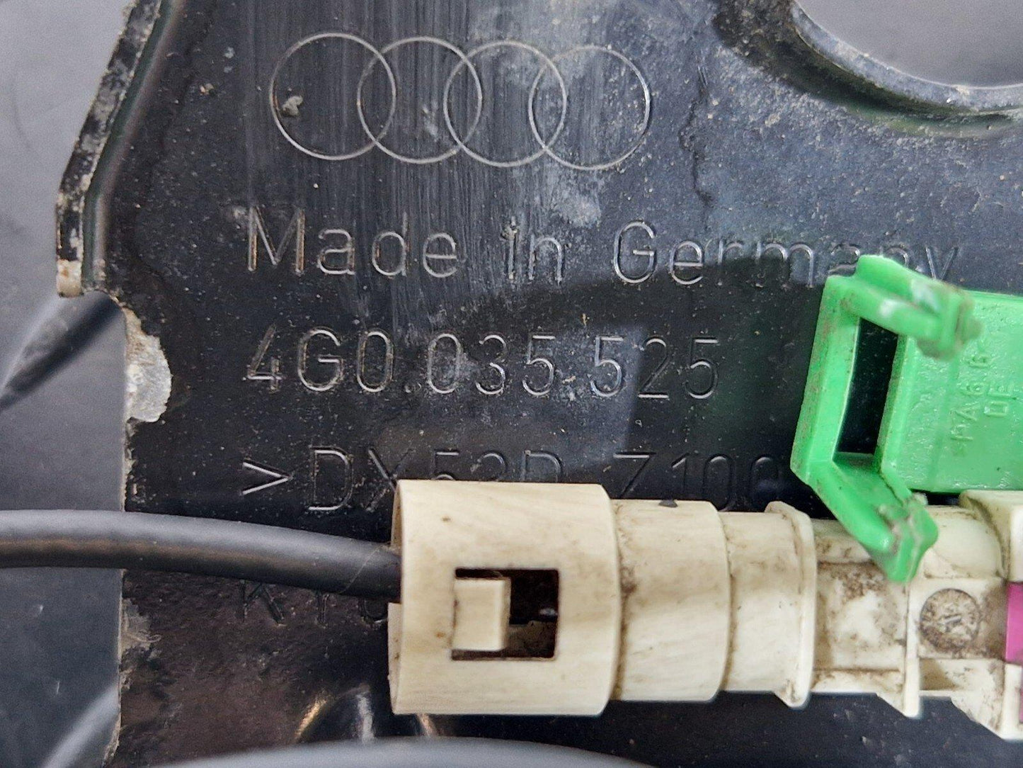 12-18 AUDI A6 C7 GENUINE LEFT N/S TELEPHONE AERIAL & BRACKET 8V0035507 4G0035525