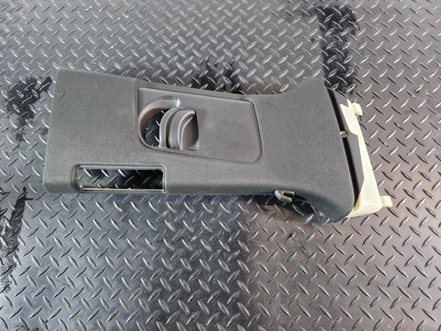 16-20 AUDI Q7 4M GENUINE RIGHT O/S B PILAR TRIM COVER IN BLACK 4M0867244B