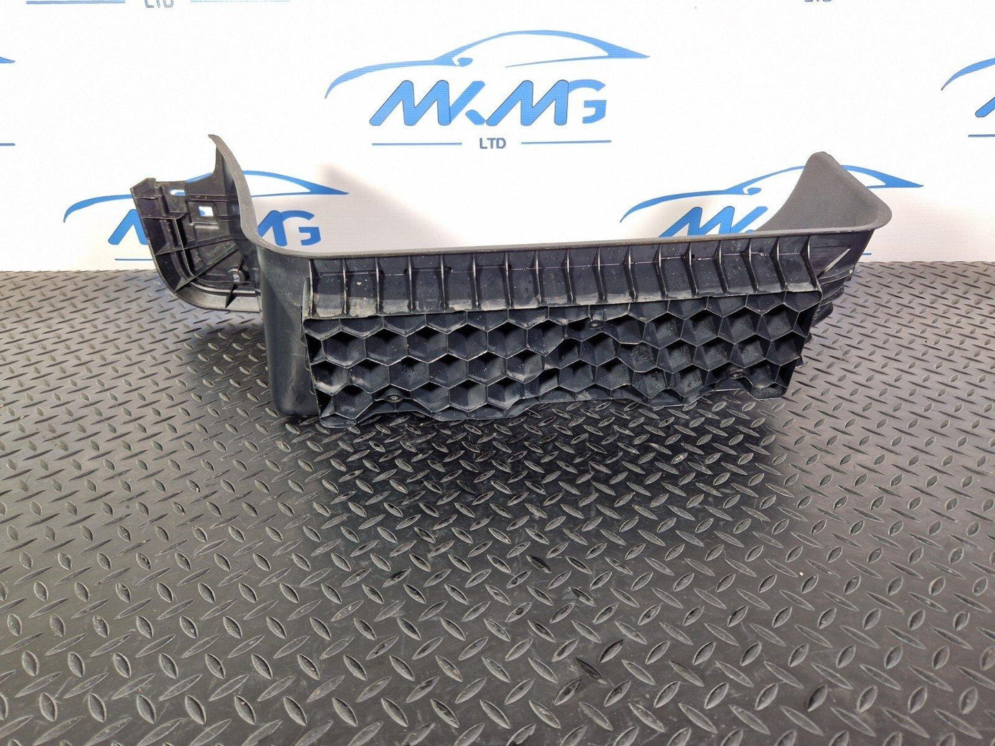 18-ON MERCEDES BENZ SPRINTER W907 W910 SIDE STEP TRIM LEFT SIDE A9106860100