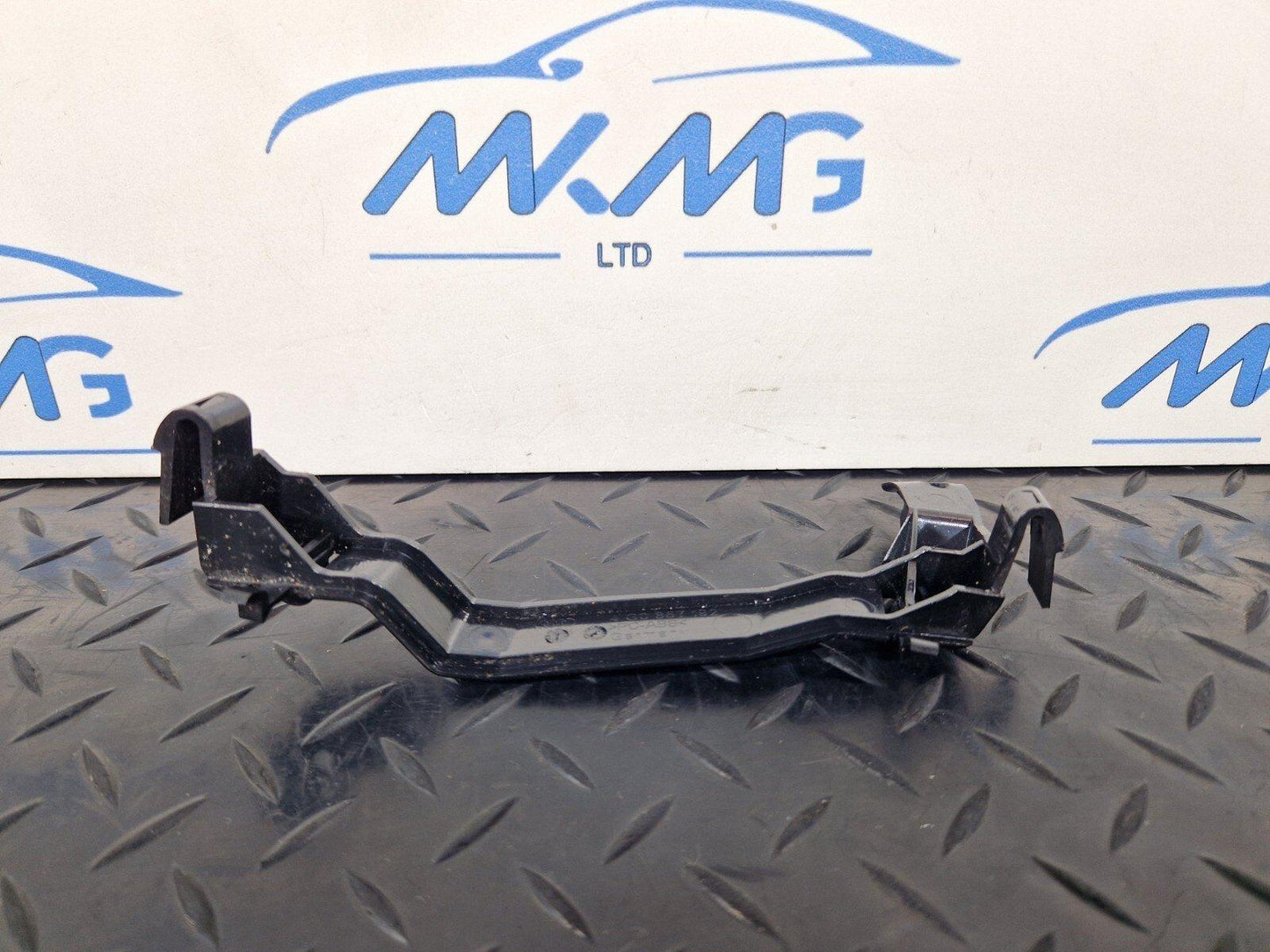 12-18 AUDI A6 C7 RIGHT HOLDER BRACKET 4G0867192