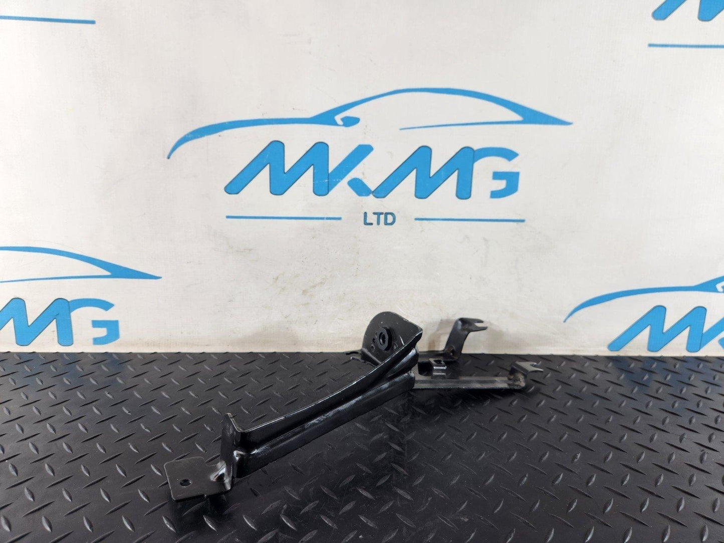 19-ON MERCEDES BENZ B CLASS W247 ABS PUMP MOUNT BRACKET SUPPORT A1774303400