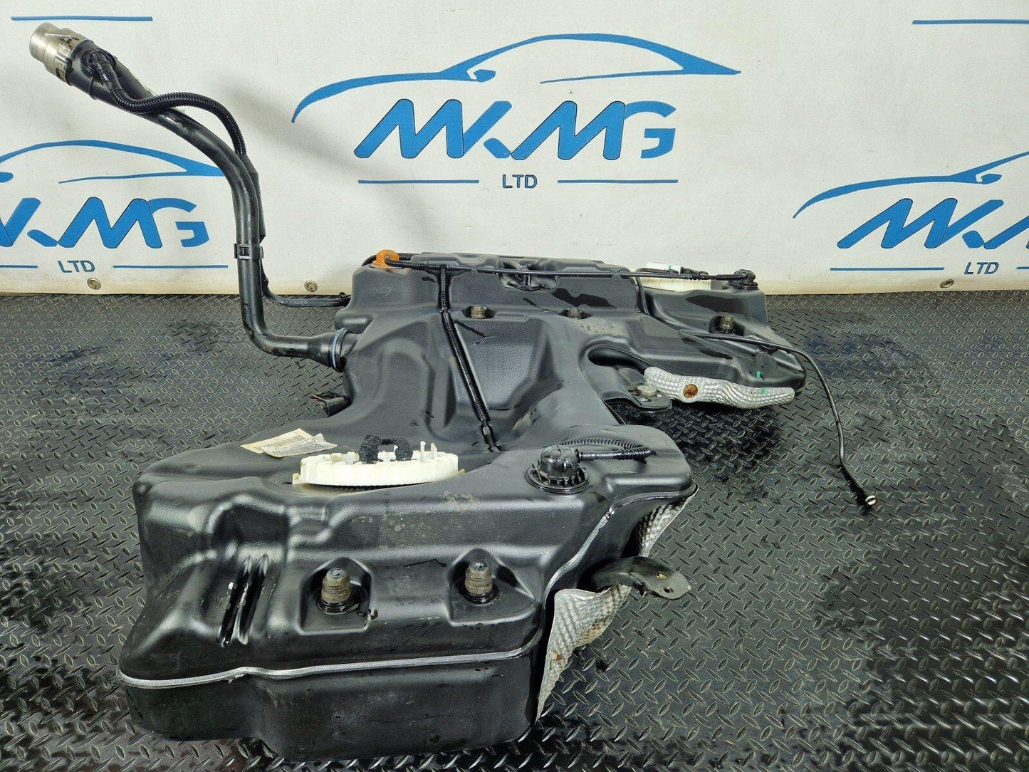 12-17 AUDI S5 CONVERTIBLE  GENUINE PETROL ENGINE FUEL TANK WITH PUMP 8W0201021AF