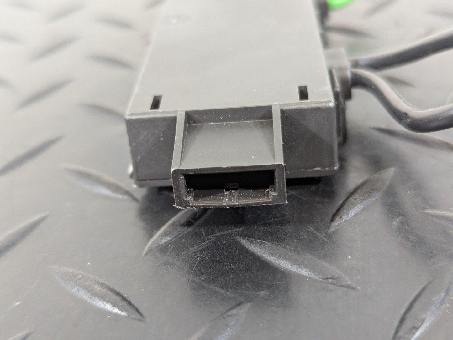 10-17 AUDI A8 4H READING LIGHT MOTION DETECTOR THEFT WARNING SYSTEM 4H0951177