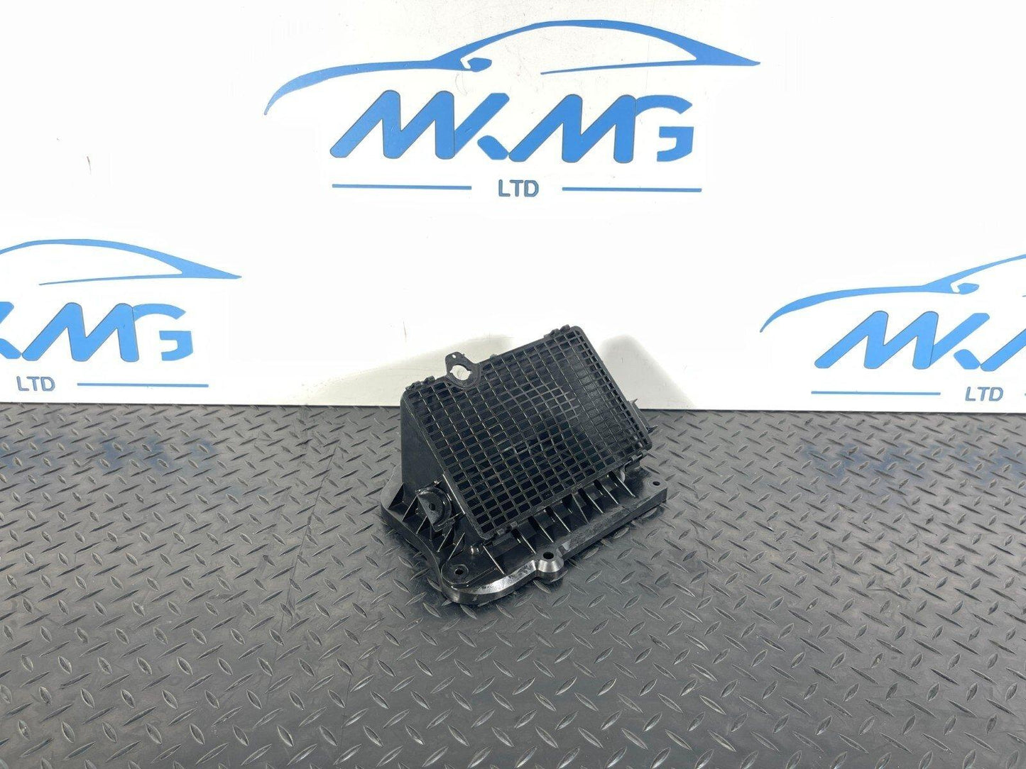 16-19 AUDI A4 B9 GENUINE FRONT AIR INTAKE DUCT VENT 8W2819904A