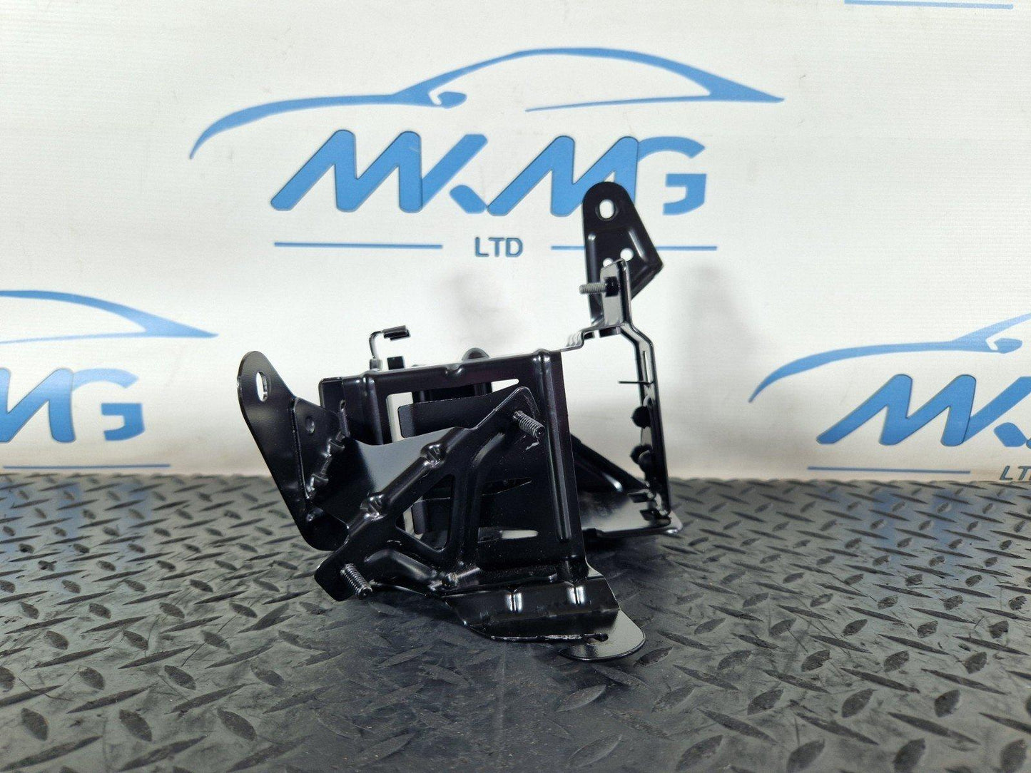 11-19 MERCEDES BENZ ML W166 GENUINE BATTERY MOUNT SUPPORT BRACKET A1665401240