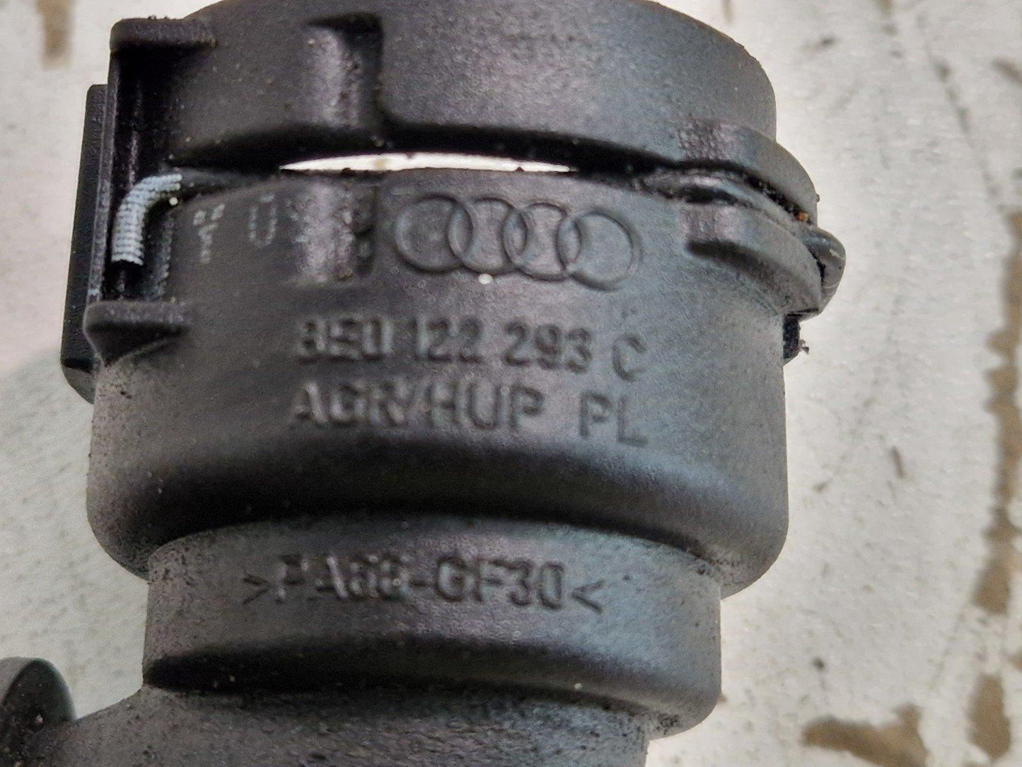 16-19 AUDI A4 B9 OEM SPORT RADIATOR LOWER COOLANT RUBBER PIPE HOSE 8E0122293C