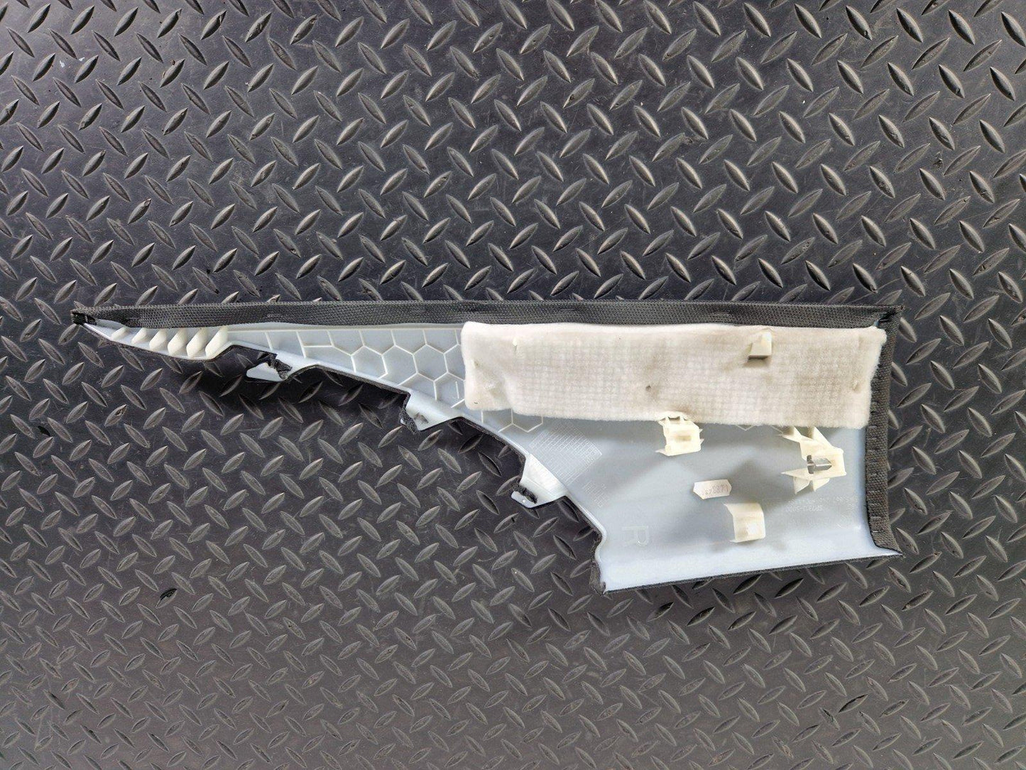 16-19 AUDI A4 B9 S-LINE OEM REAR RIGHT SIDE C-PILLAR TRIM 8W5867246B