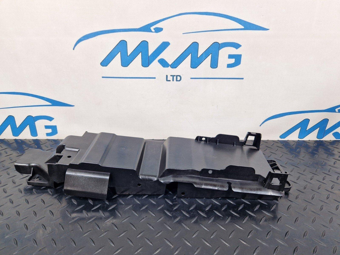16-19 AUDI A4 B9 16-19 AUDI A4 B9 CENTER CONSOLE LOWER COVER 8W0863051