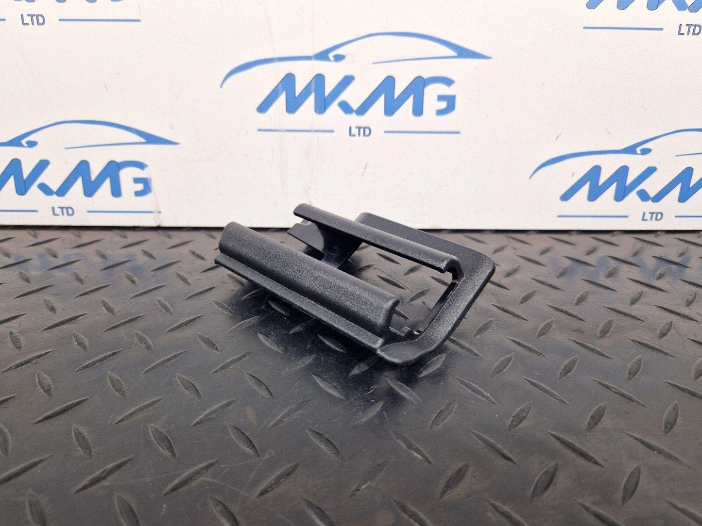 14-21 MERCEDES BENZ C200d W205 OEM FRONT SEAT GUIDE RAIL END COVER A2059190200