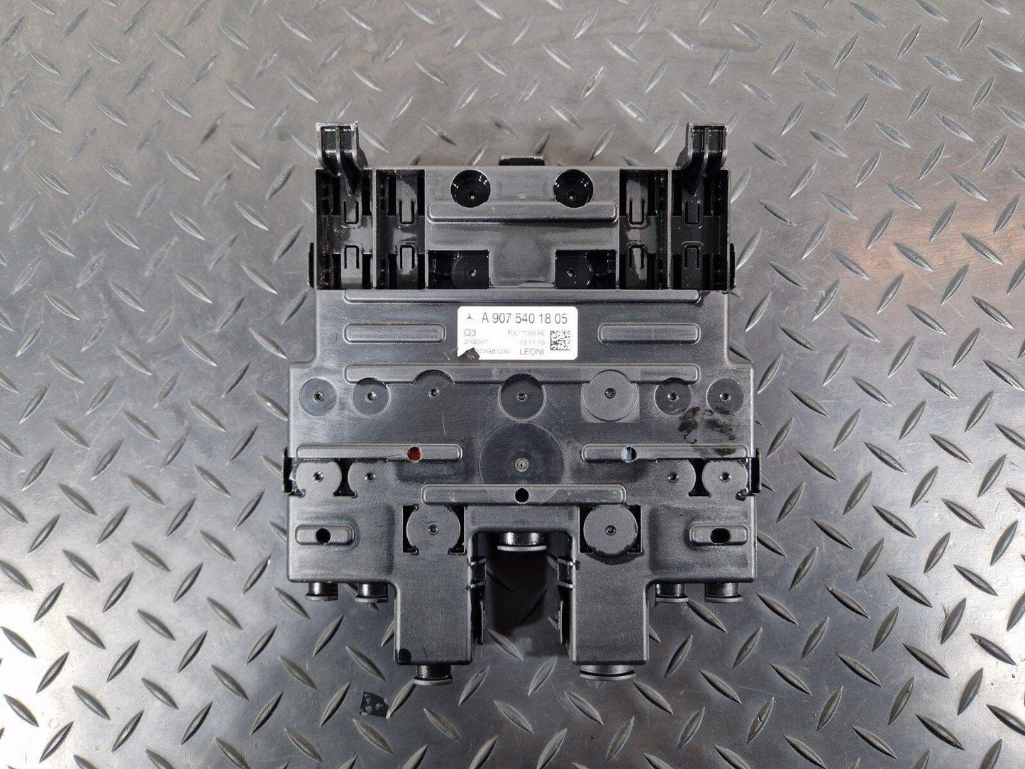 18-ON MERCEDES BENZ SPRINTER  W907 BATTERY TERMINAL FUSE BOX A9075401805