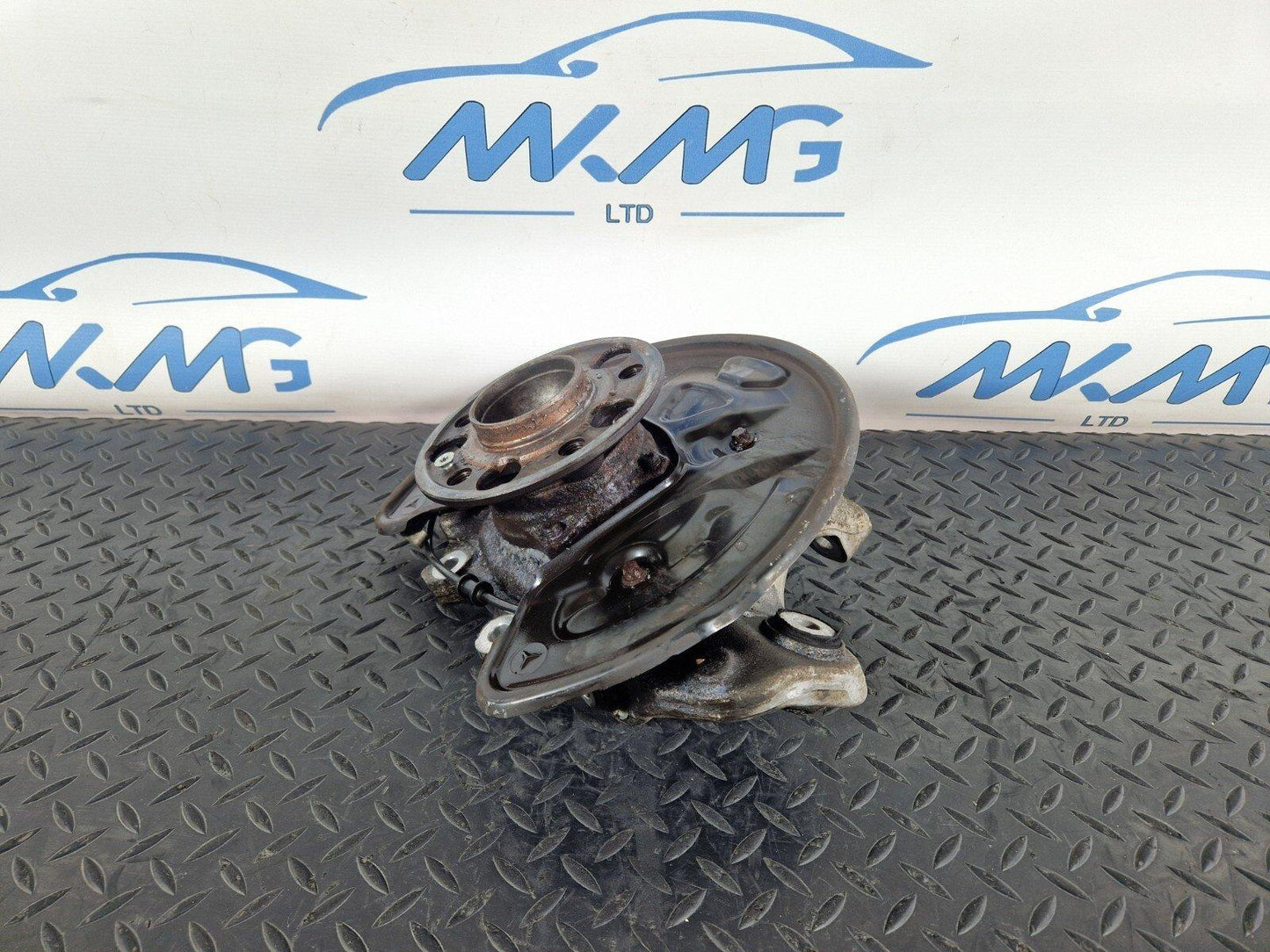 14-21 MERCEDES BENZ C300h W205 OEM REAR LEFT WHEEL HUB A2055467480