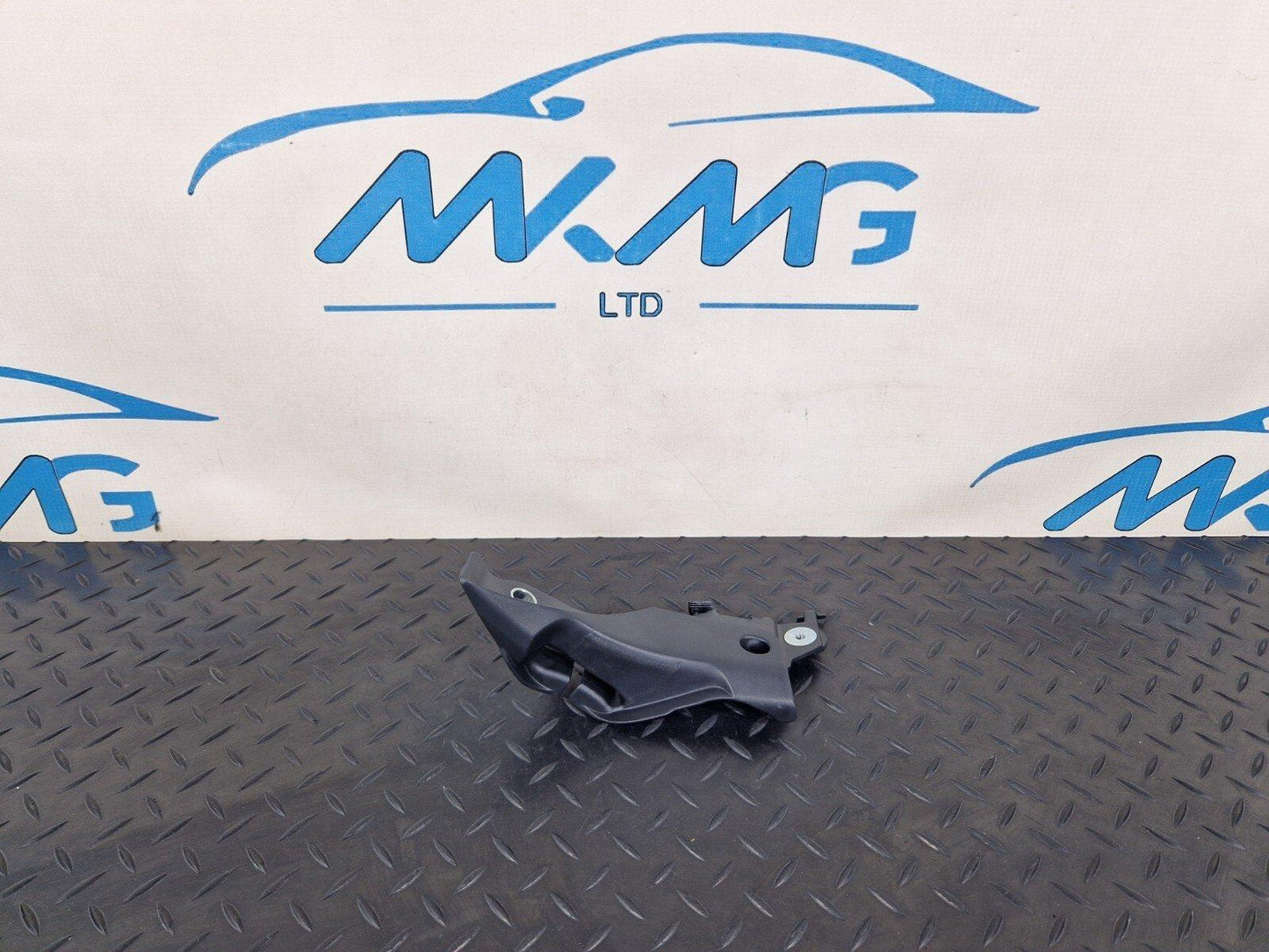 12-17 AUDI S5 CONVERTIBLE REAR RIGHT BELT GUIDE TRIM COVER BRACKET 8F0857828
