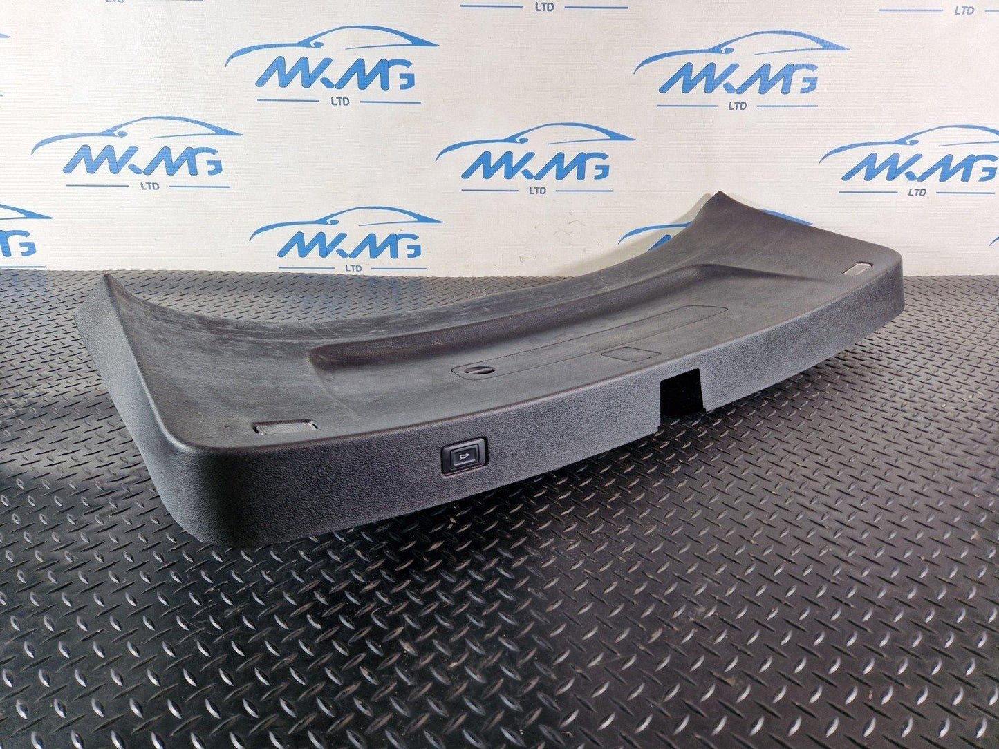 16-20 AUDI Q7 4M GENUINE TAILGATE BOOTLID COVER PANEL IN BLACK 4M0867973B