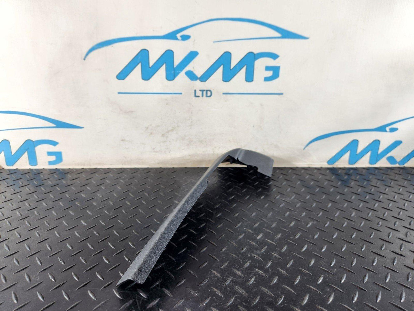 19-ON MERCEDES BENZ B CLASS W247 REAR LEFT SEAT GUIDE COVER TRIM A2479290100
